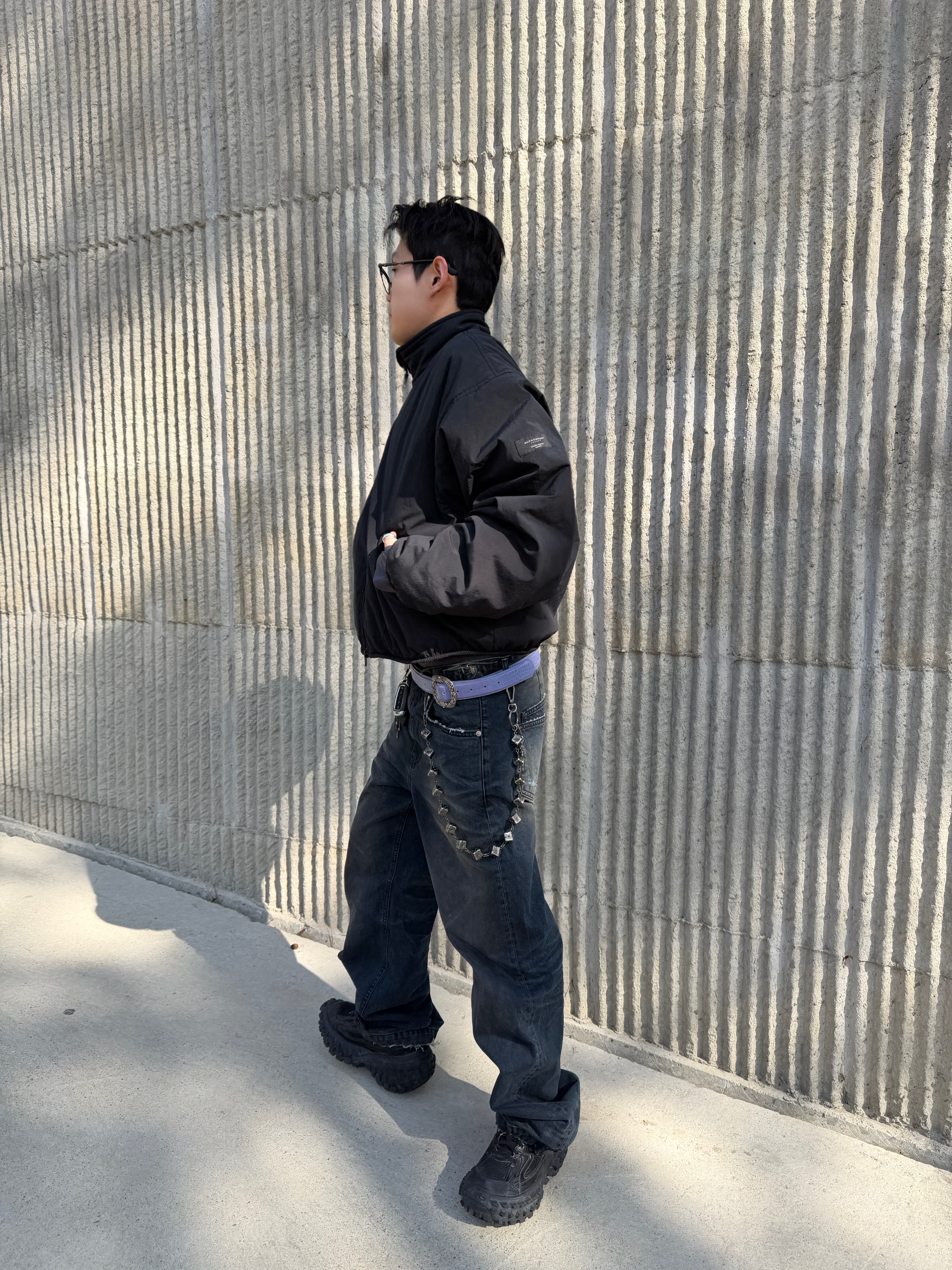 Nonnod Zen Dirty Oil Washed Denim Pants, Undermycar A Palace Entwined with Grapevines Buckle Alligator Effec Leather Belt Alligator Lavender - 25SS 착용 스타일 - 1