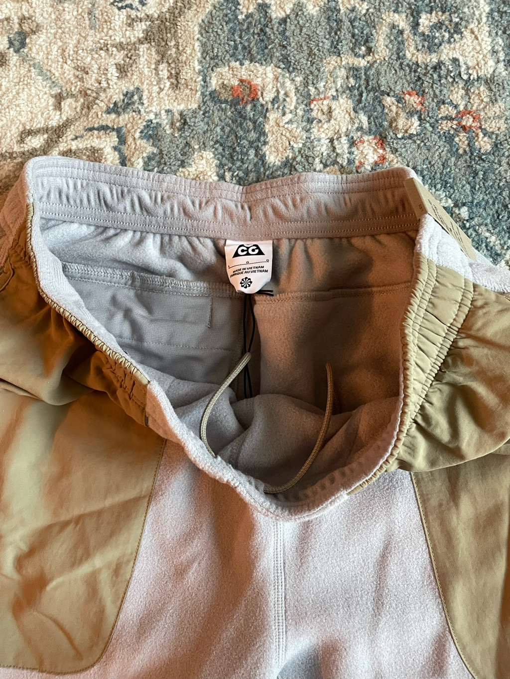 Nike ACG Wolf Tree Plus Fleece Pants College Grey Parachute Beige - Asia 착용 스타일 - 4