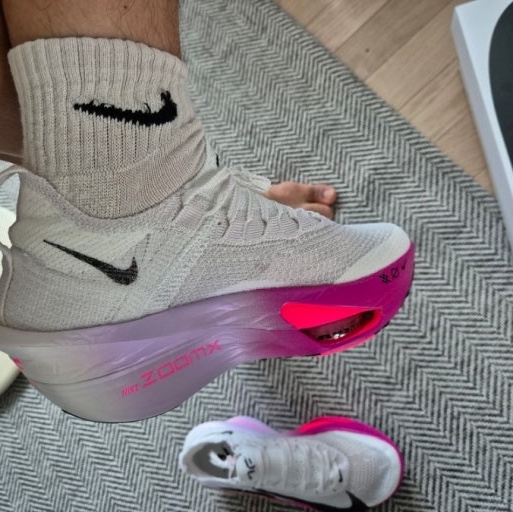Nike Air Zoom Alphafly Next% 3 Hyper Pink 착용 스타일 - 1
