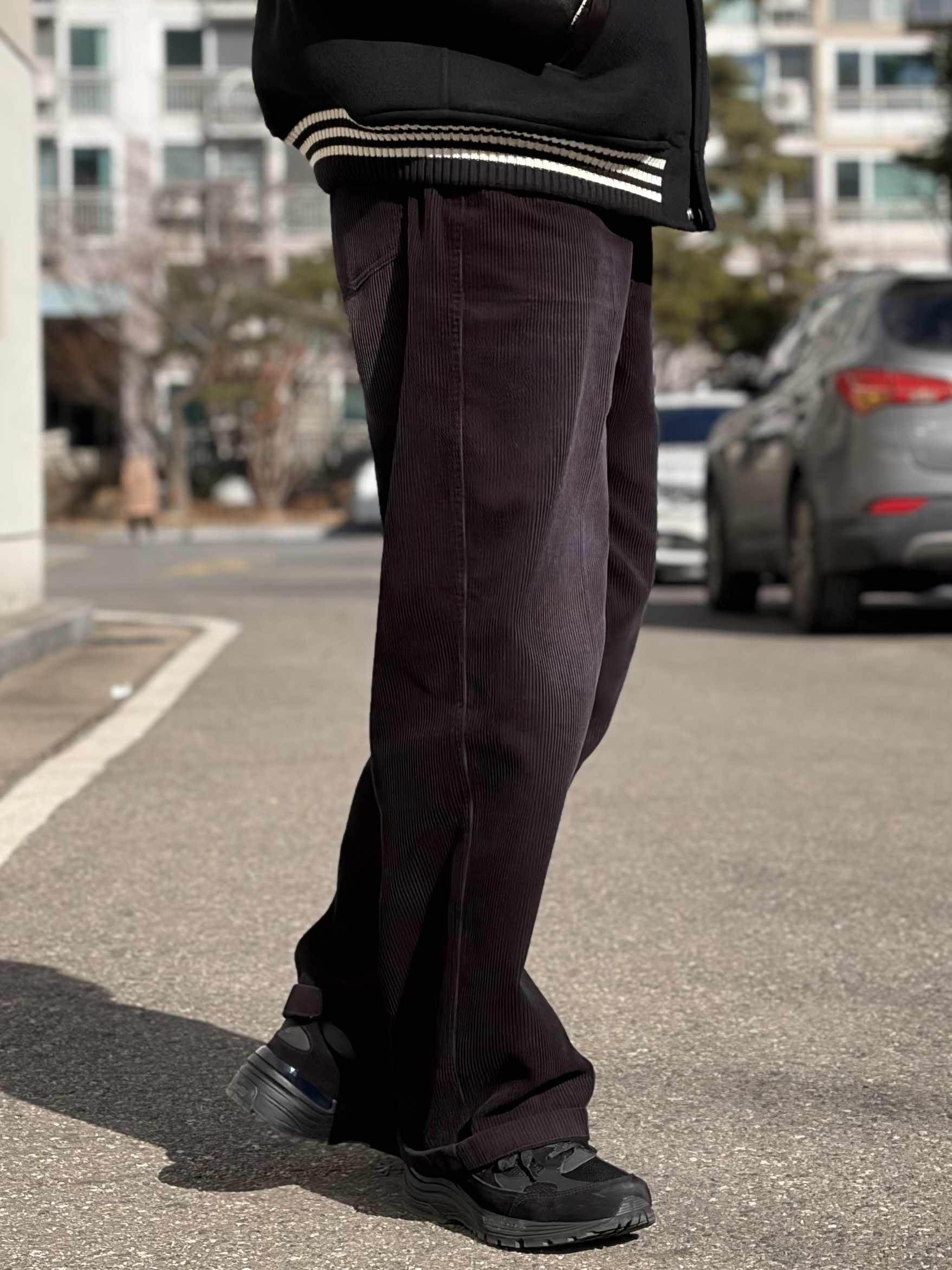New Balance 992 Made in USA Core Black 착용 스타일 - 5