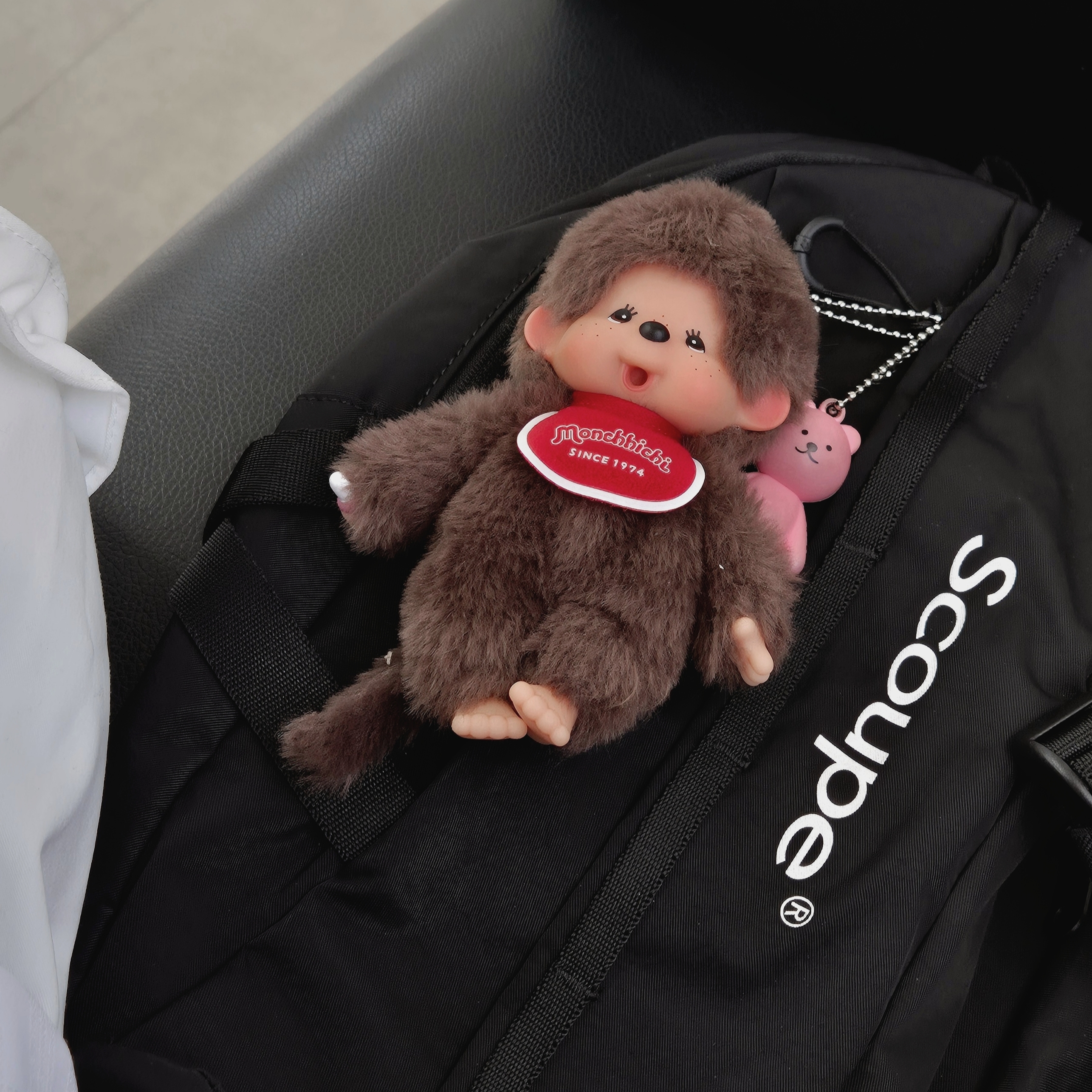 Monchhichi SS Boy Key Chain Brown 착용 스타일 - 3