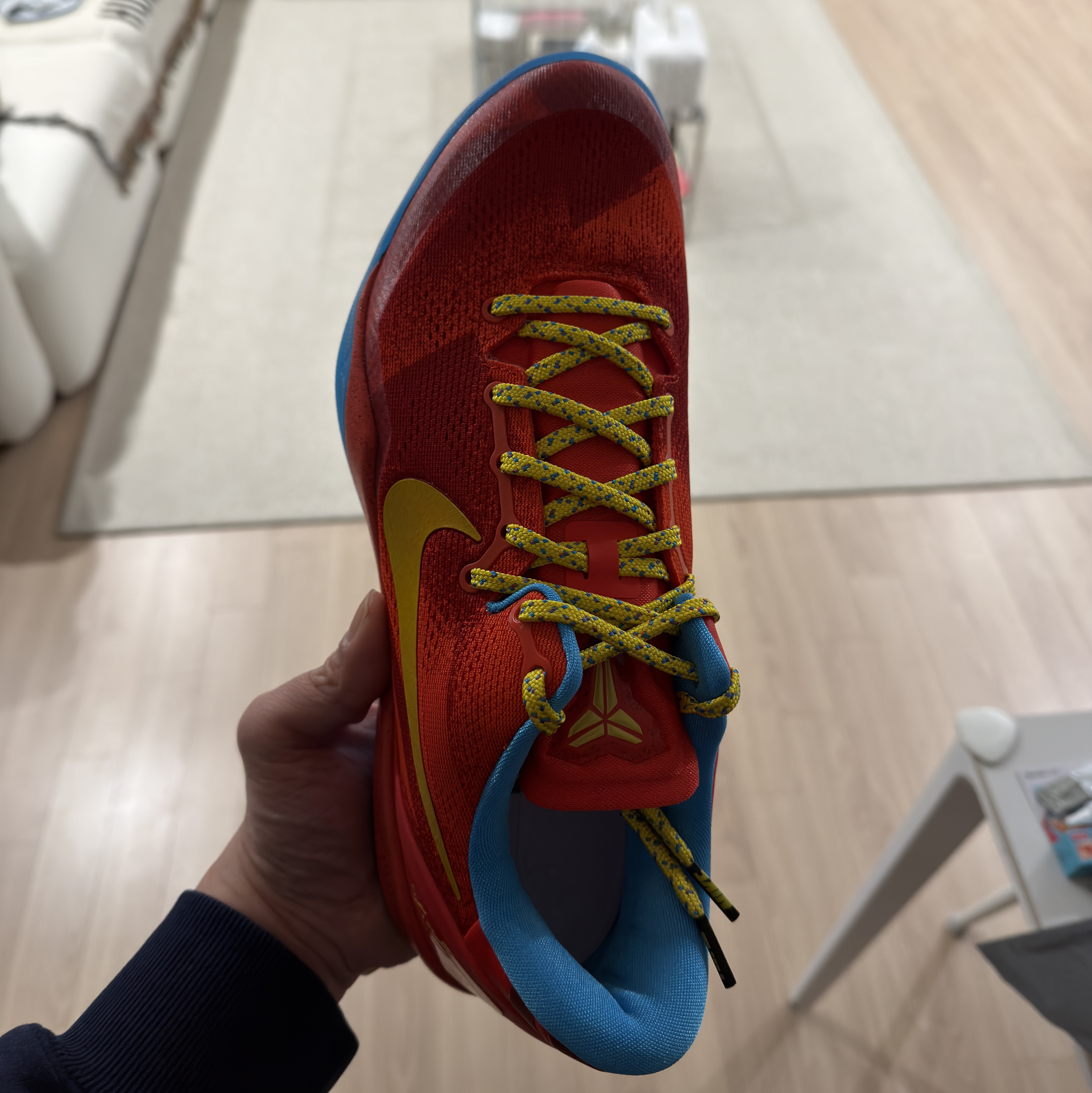 Nike Kobe 8 Protro Year of the Horse Light Crimson and Vivid Blue 착용 스타일 - 2