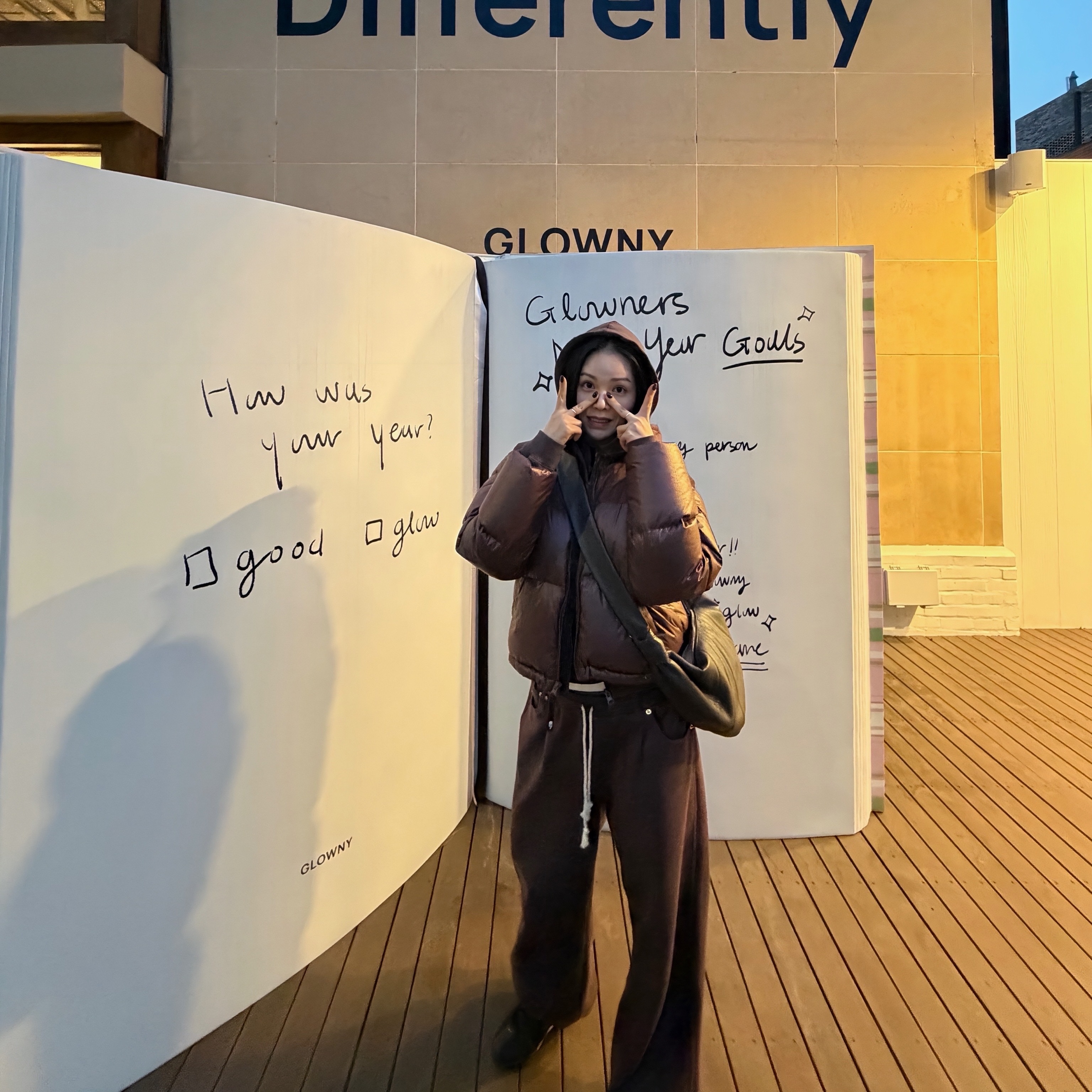 (W) Nike Shox Z Velvet Brown Light Chocolate, Lemaire Medium Croissant Bag Soft Grained Leather Dark Chocolate 착용 스타일 - 2