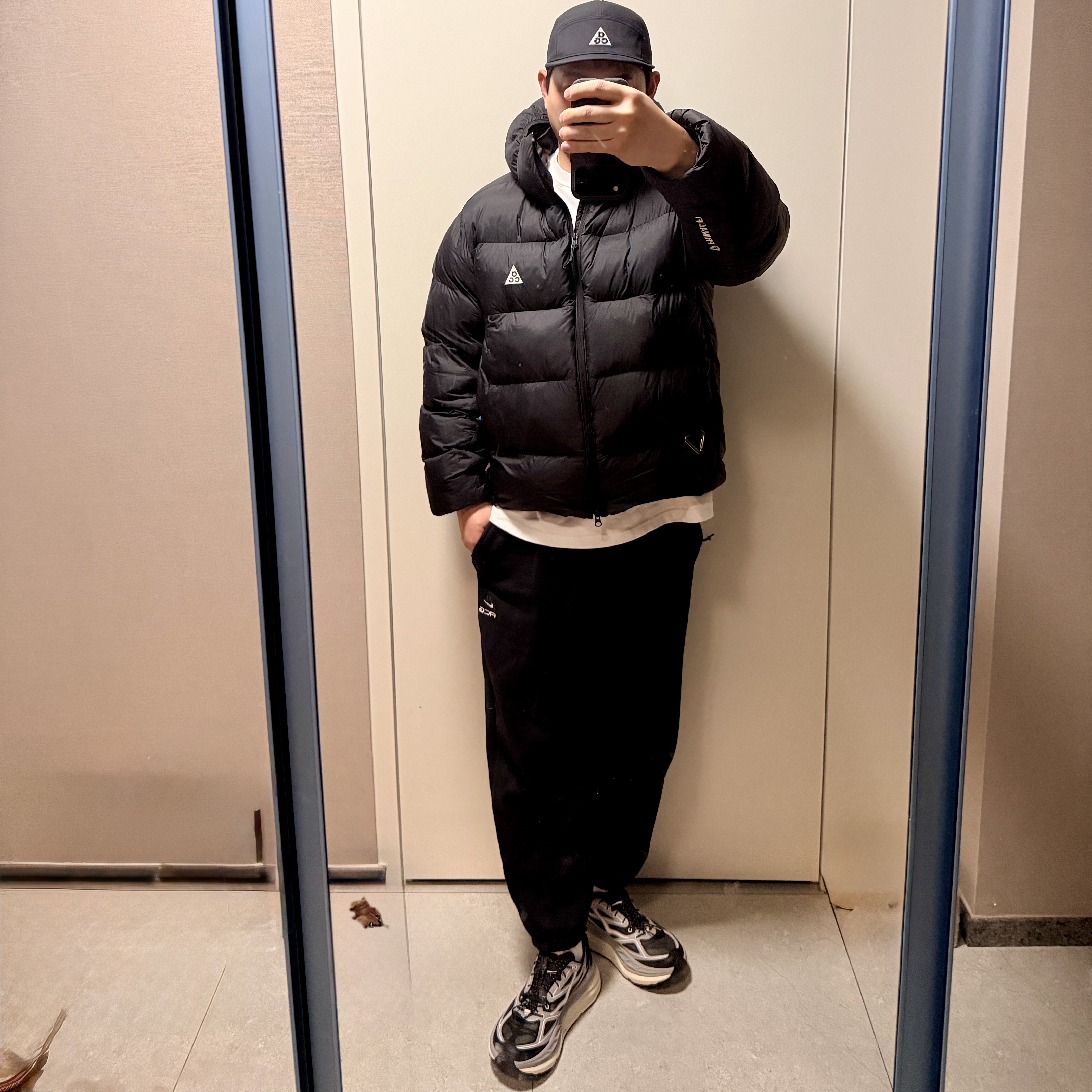 Nike ACG Therma-Fit ADV Lunar Lake Loose Hooded Jacket Black Summit White - Asia, Nike ACG Lungs Therma-Fit Repel Tuff Fleece Pants Black - Asia 착용 스타일 - 1