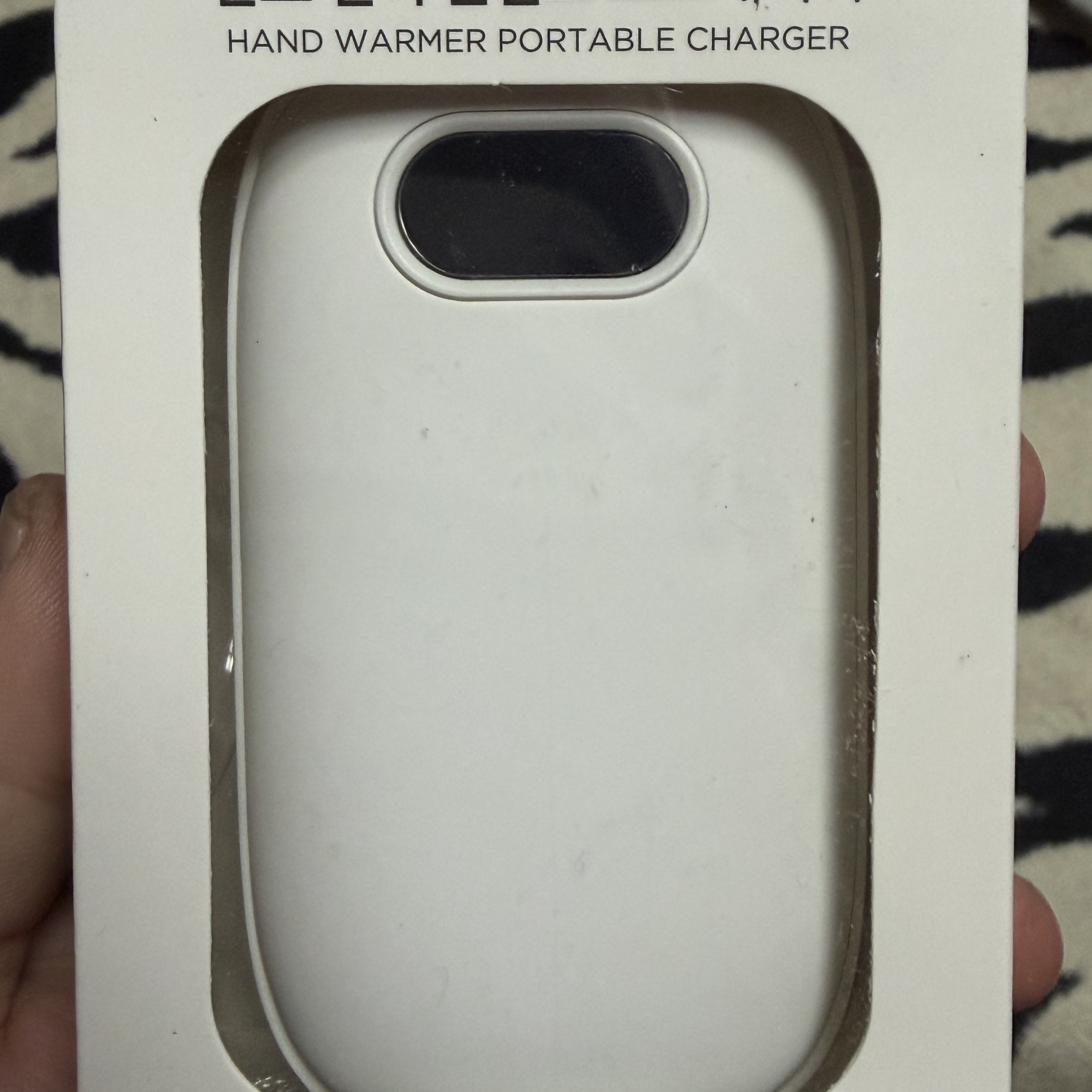 AlloKorea rechargeable double-sided heat portable snow hand warmer auxiliary battery WM400 착용 스타일