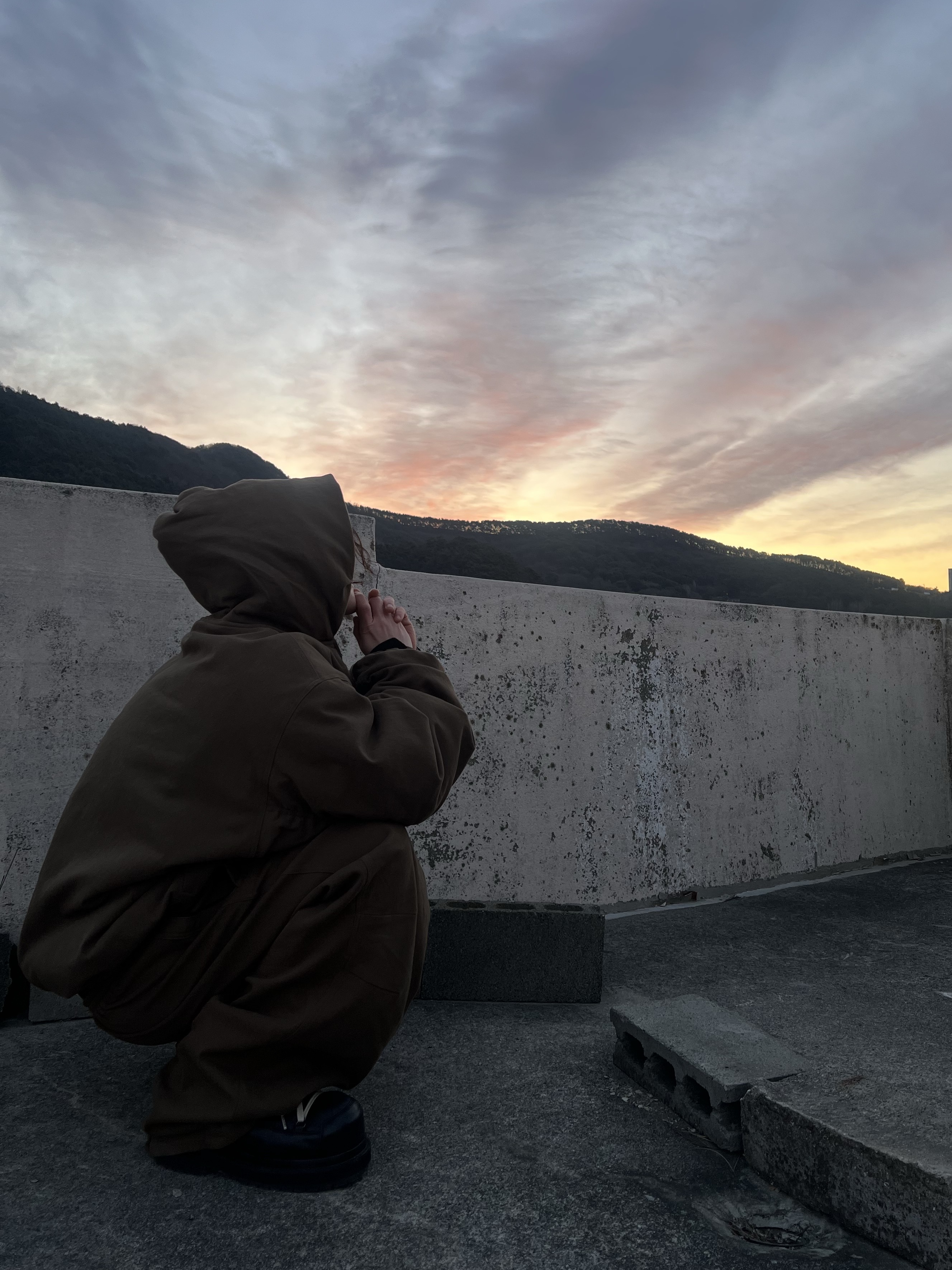 Nonnod Moleskin Shirring Bomber Khaki Brown, Nonnod Moleskin Track Pants Khaki Brown 착용 스타일 - 7