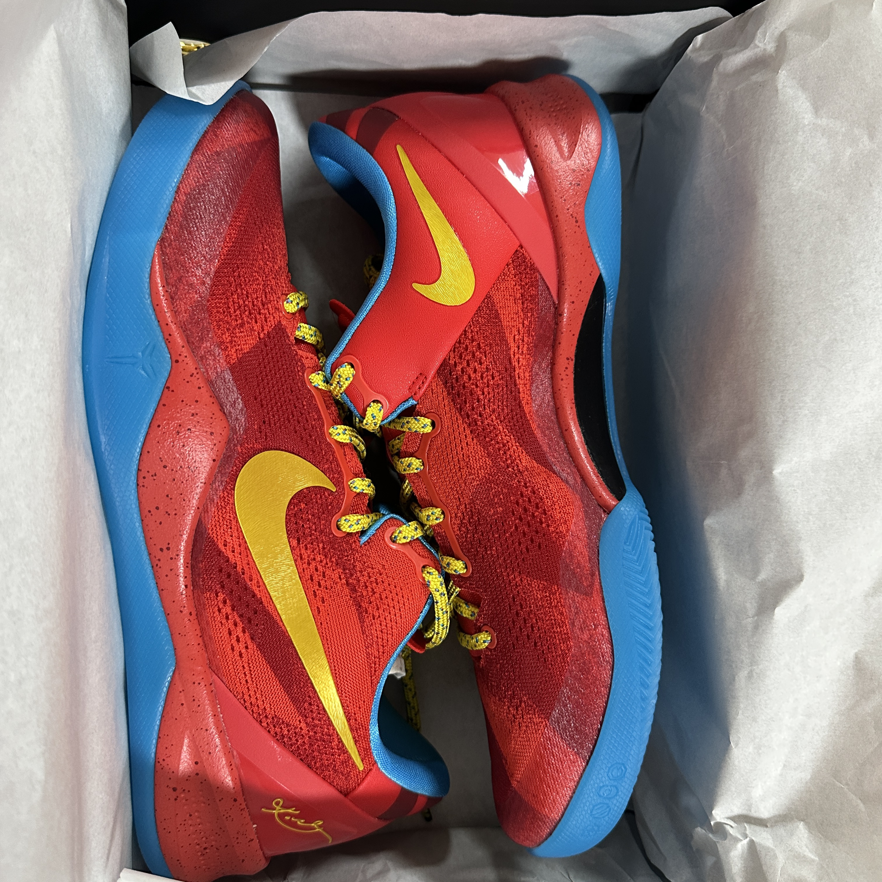 Nike Kobe 8 Protro Year of the Horse Light Crimson and Vivid Blue 착용 스타일