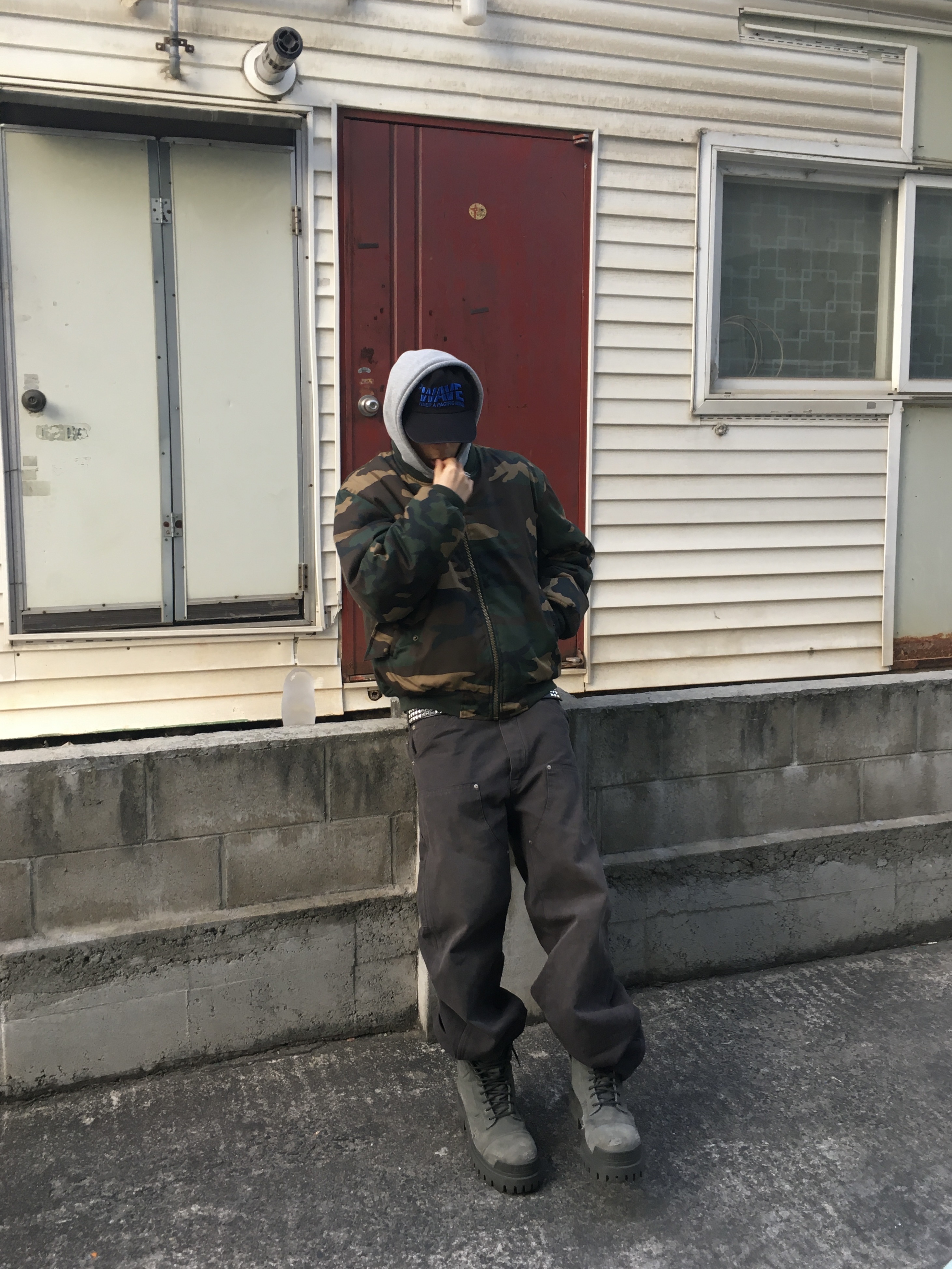 [더블적립]Farfromwhat Far Aged Brown Carpenter Pants 착용 스타일 - 1