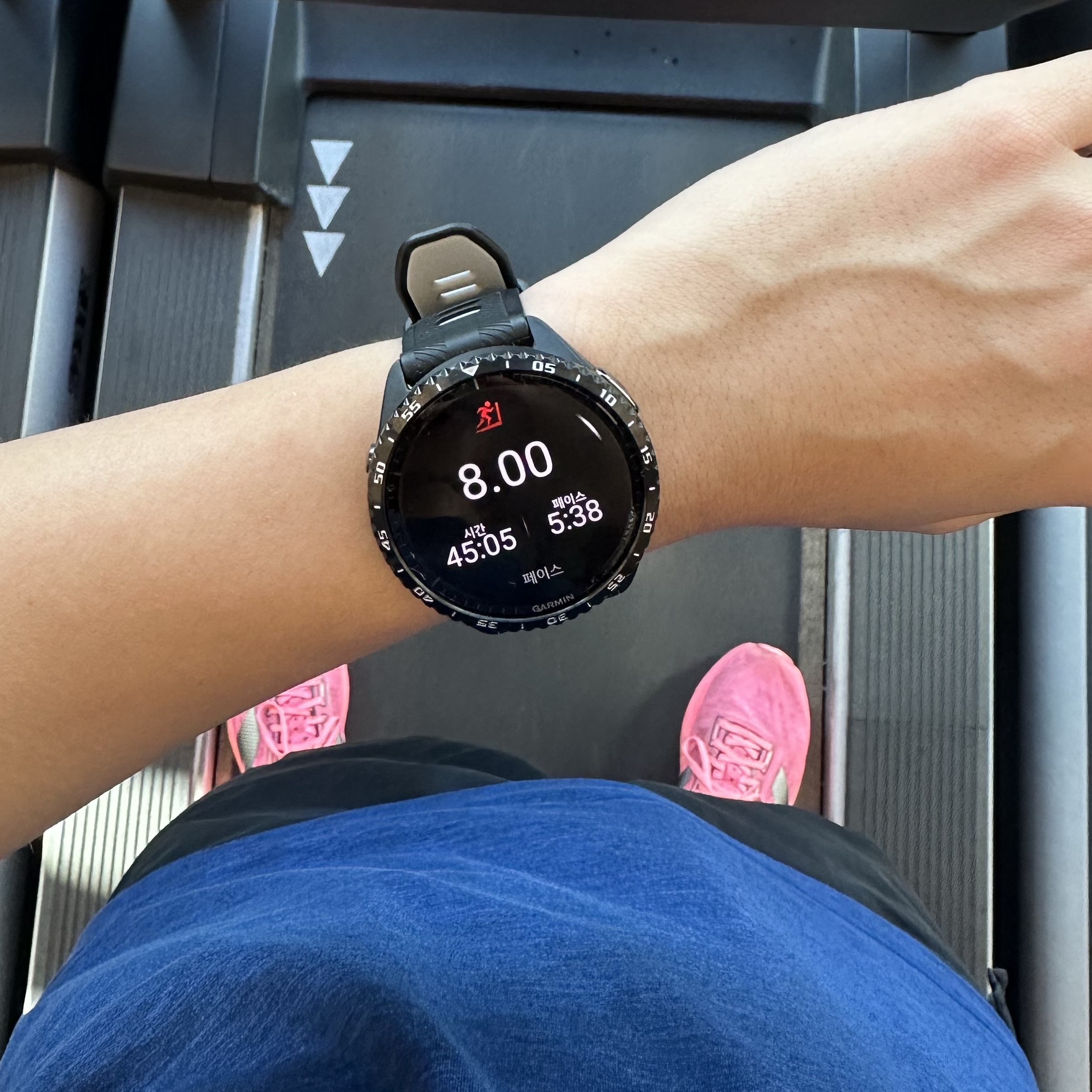 New Balance Fuelcell Rebel v4 Ultra Pink Black - 2E Wide, [10% 적립] Garmin Forerunner 965 GPS Black (WiFi) 착용 스타일