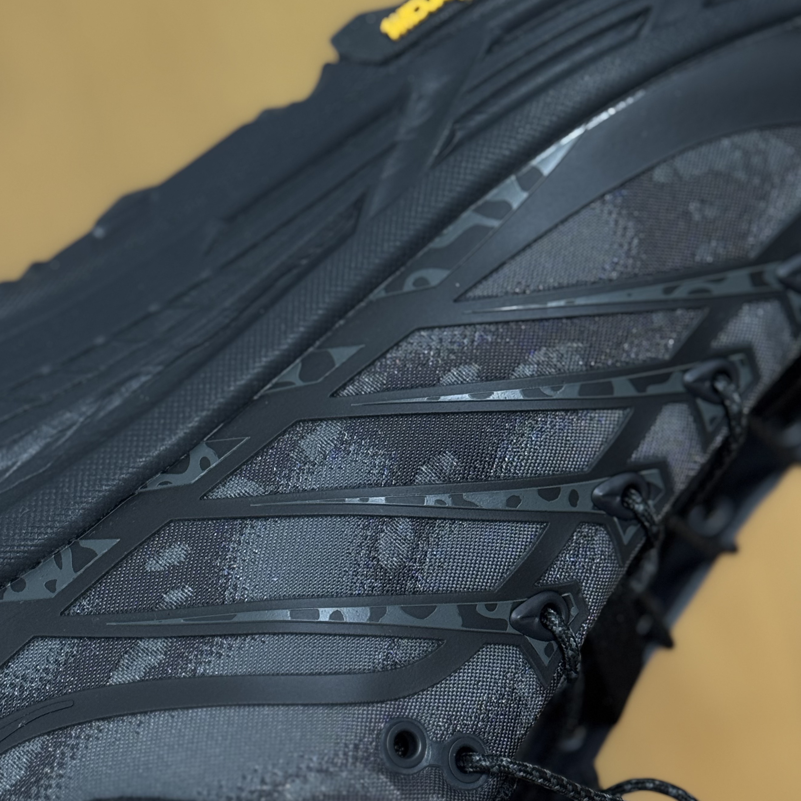 Hoka Mafate Three2 Tech Stealth Black 착용 스타일 - 2