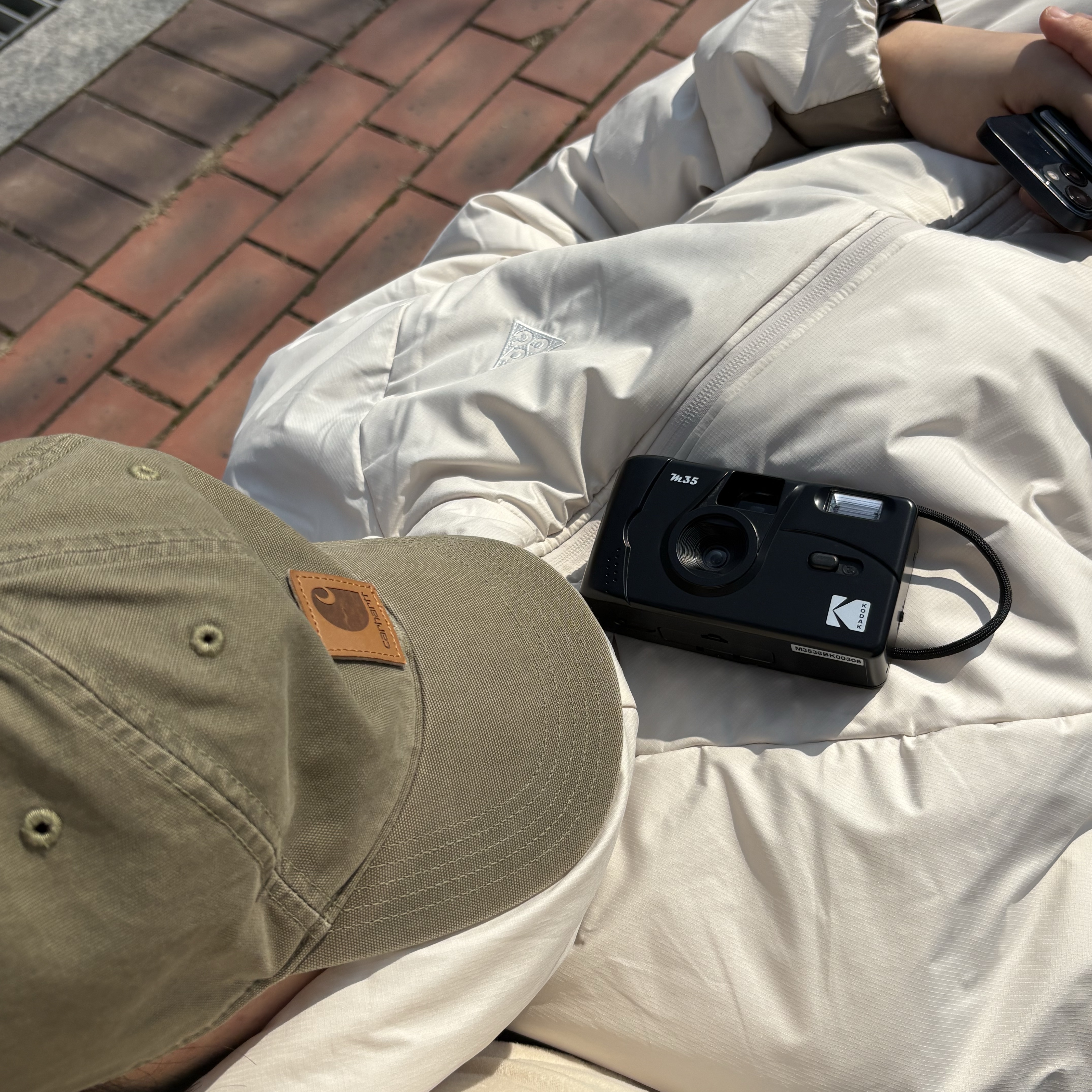 Patagonia Line Logo Ridge Responsibili-Tee L/S Gravel Heather, Carhartt Canvas Cap Army Green 착용 스타일 - 4