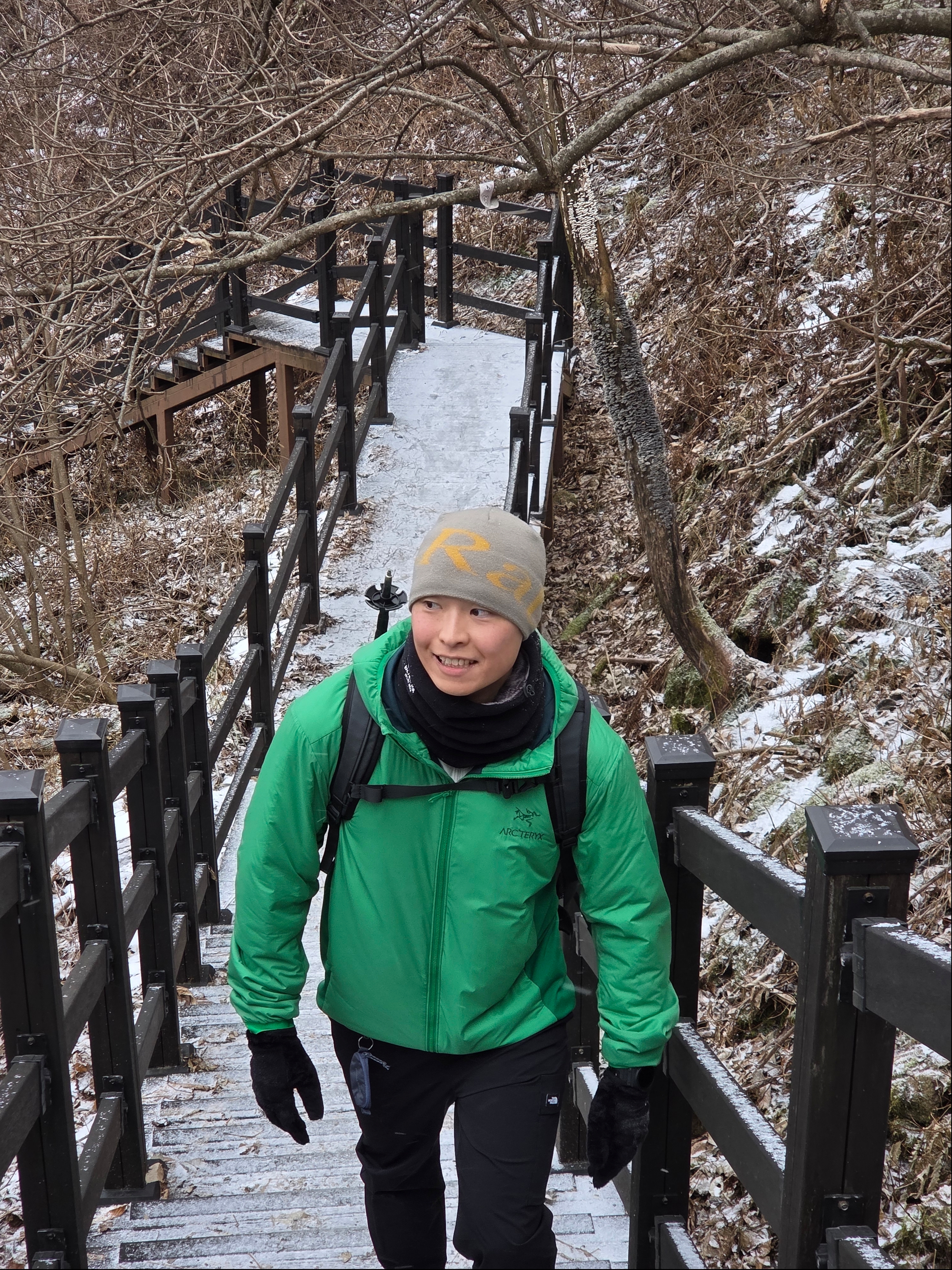 Arc'teryx Atom LT Hoody Jungle, Montbell Coin Purse Grey - 25FW 착용 스타일 - 8