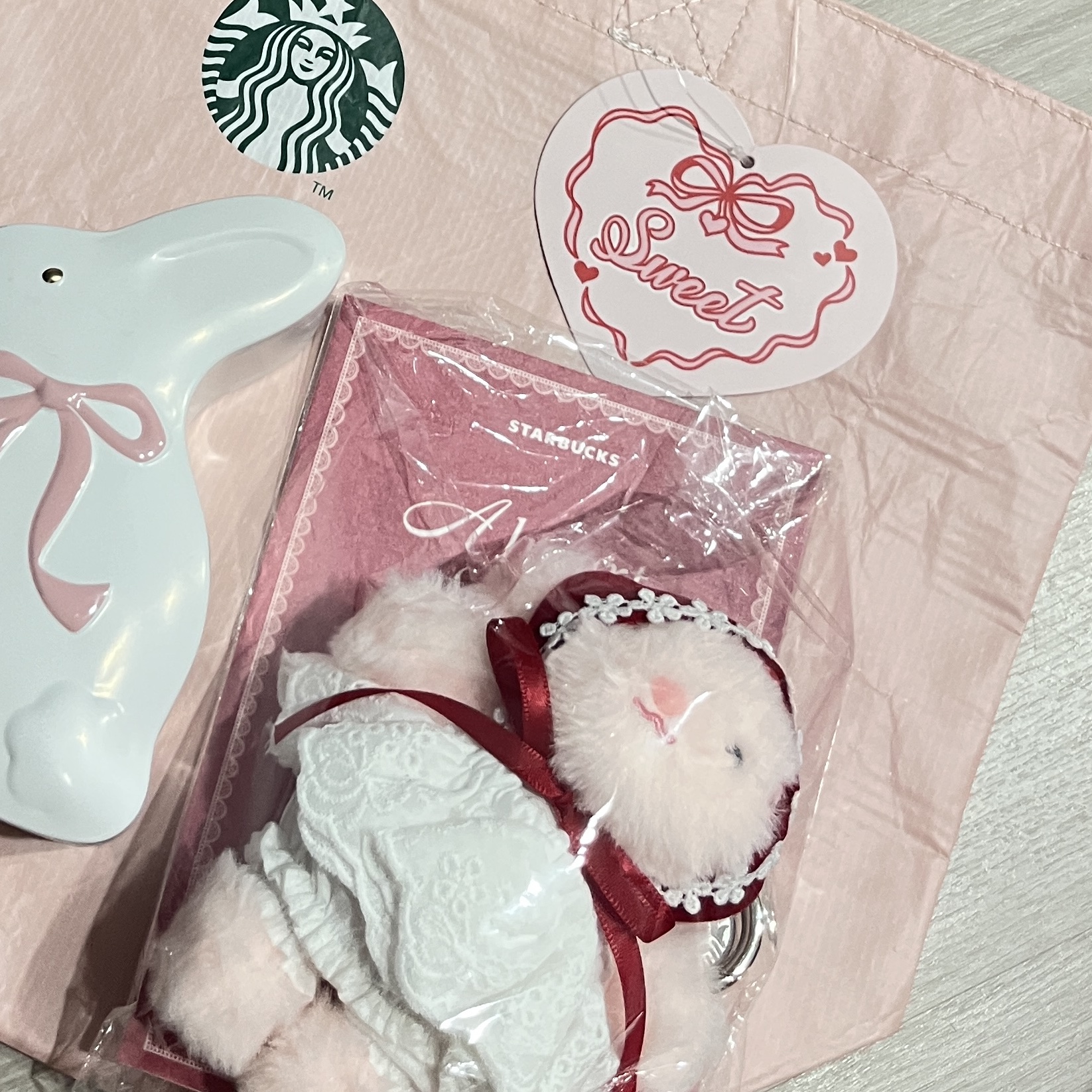 Starbucks Love Bani Shushu Keychain 착용 스타일