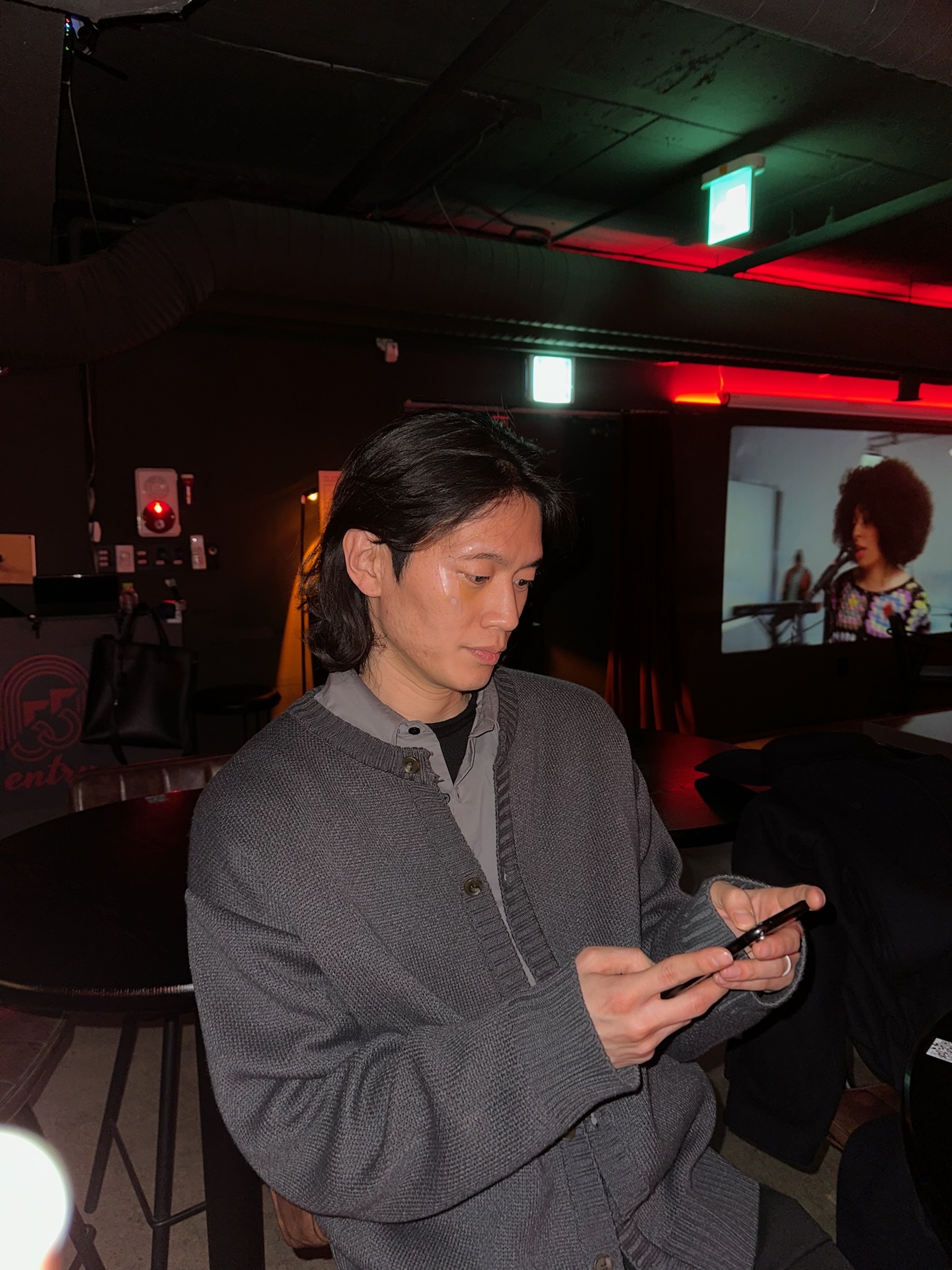 Cost per Kilo Raglan Sleeves Scarn Knit Black 착용 스타일 - 2