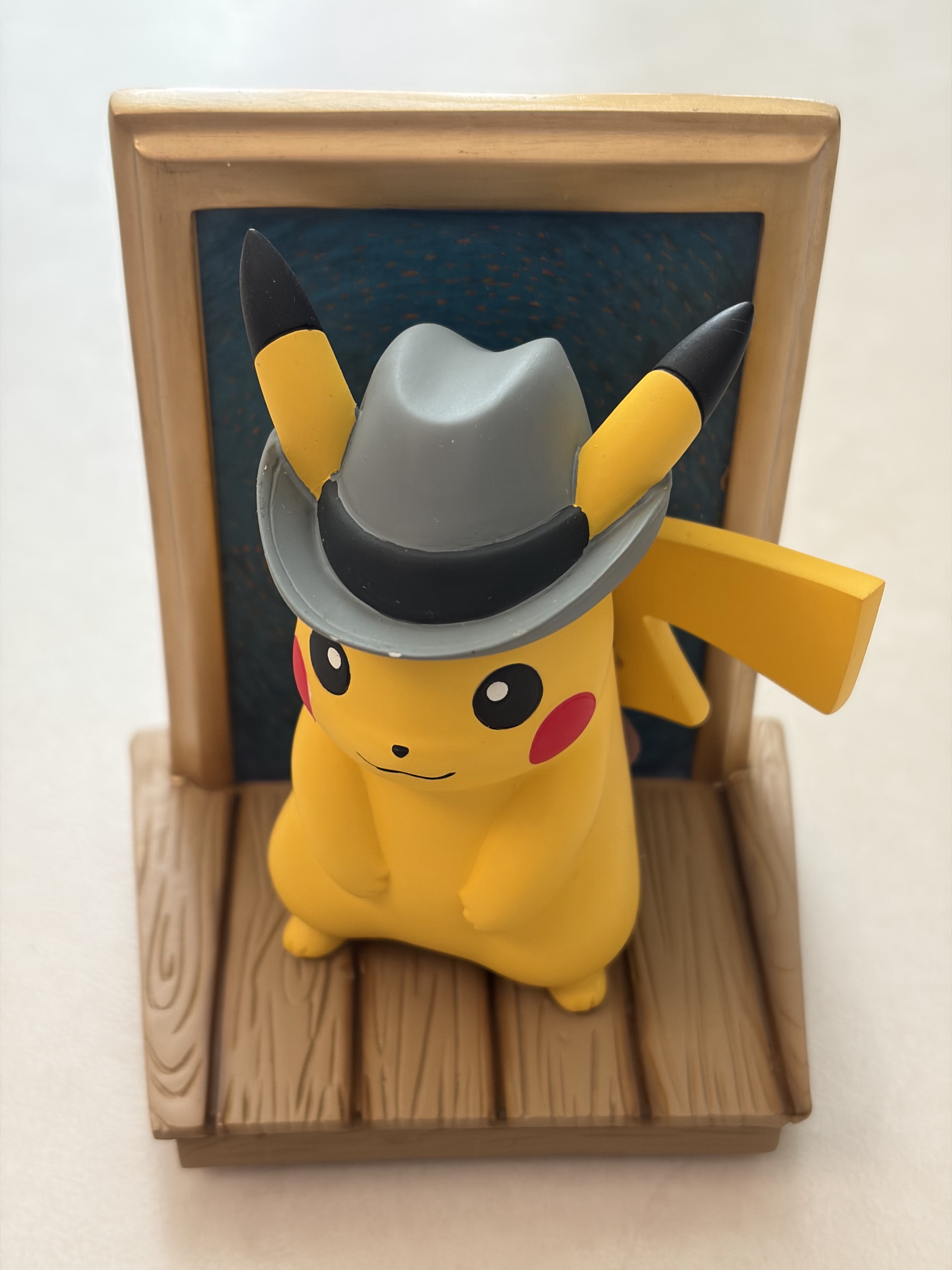 Pokemon Center x Van Gogh Museum Pikachu Inspired by Self-Portrait with Grey Felt Hat Figure, Pokemon TCG x Van Gogh Museum Pikachu with Grey Felt Hat P Scarlet & Violet Promos (English Ver.) 착용 스타일