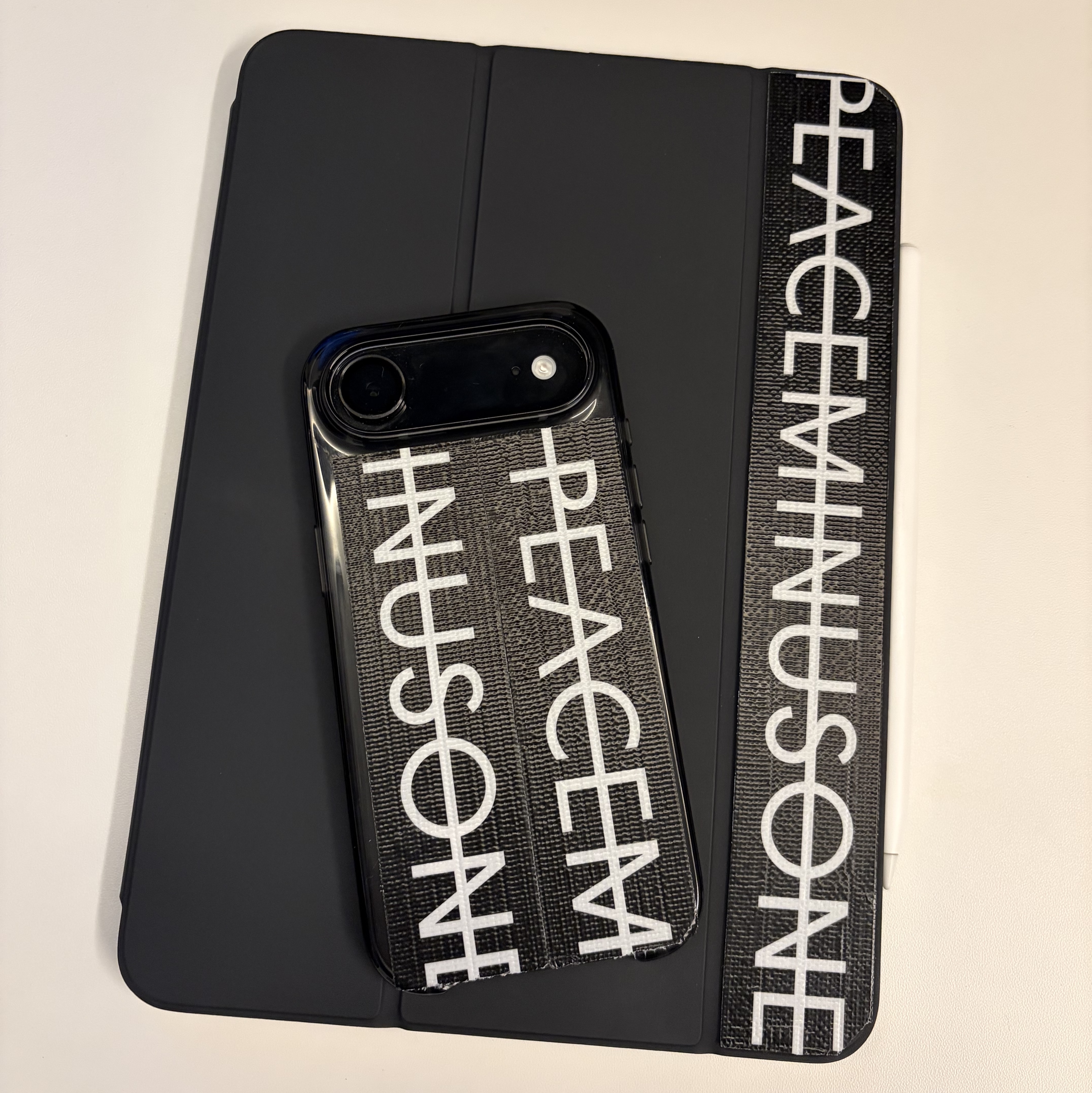 Peaceminusone Duct Tape #1 Black (Set of 2) 착용 스타일