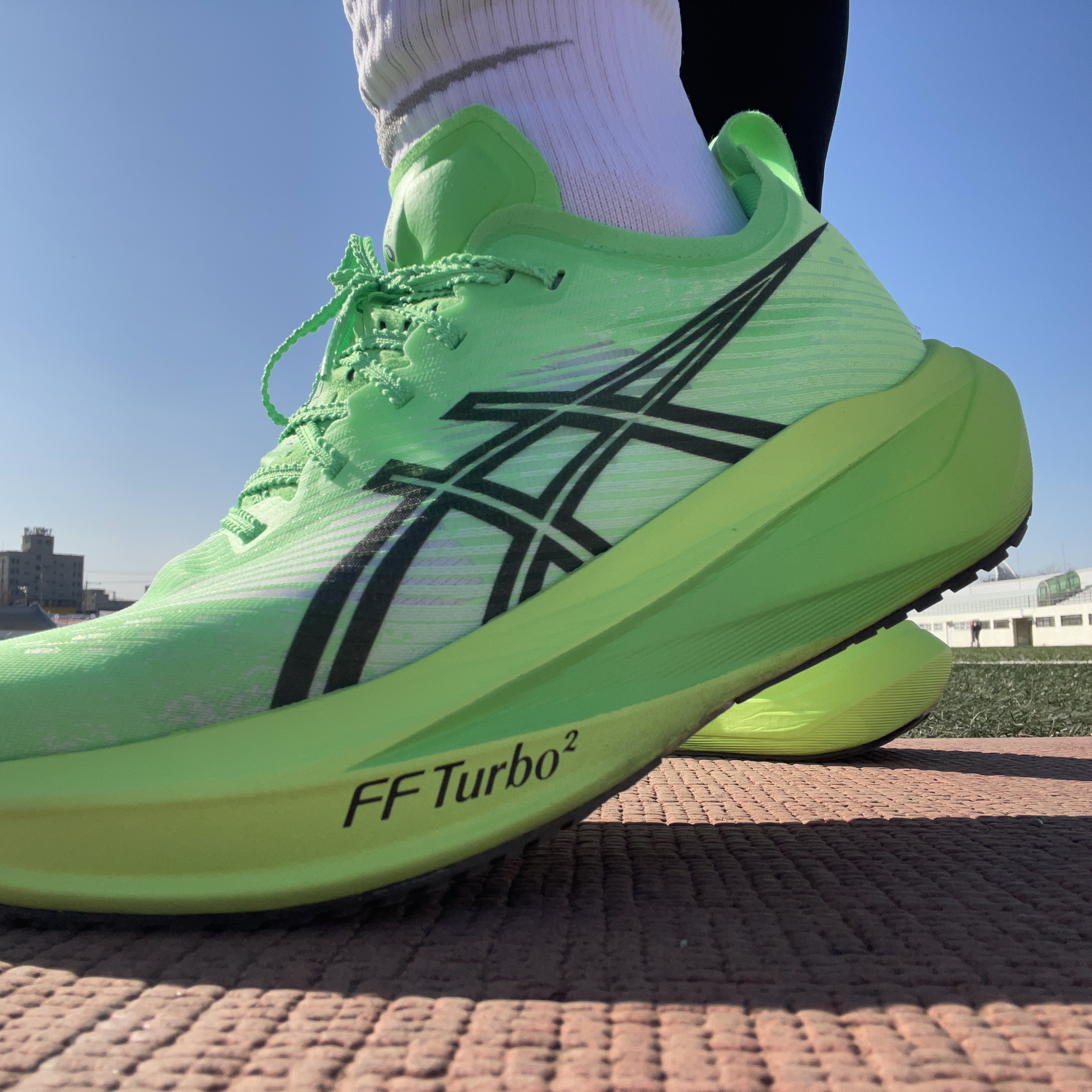 Asics Megablast Vital Green Black 착용 스타일