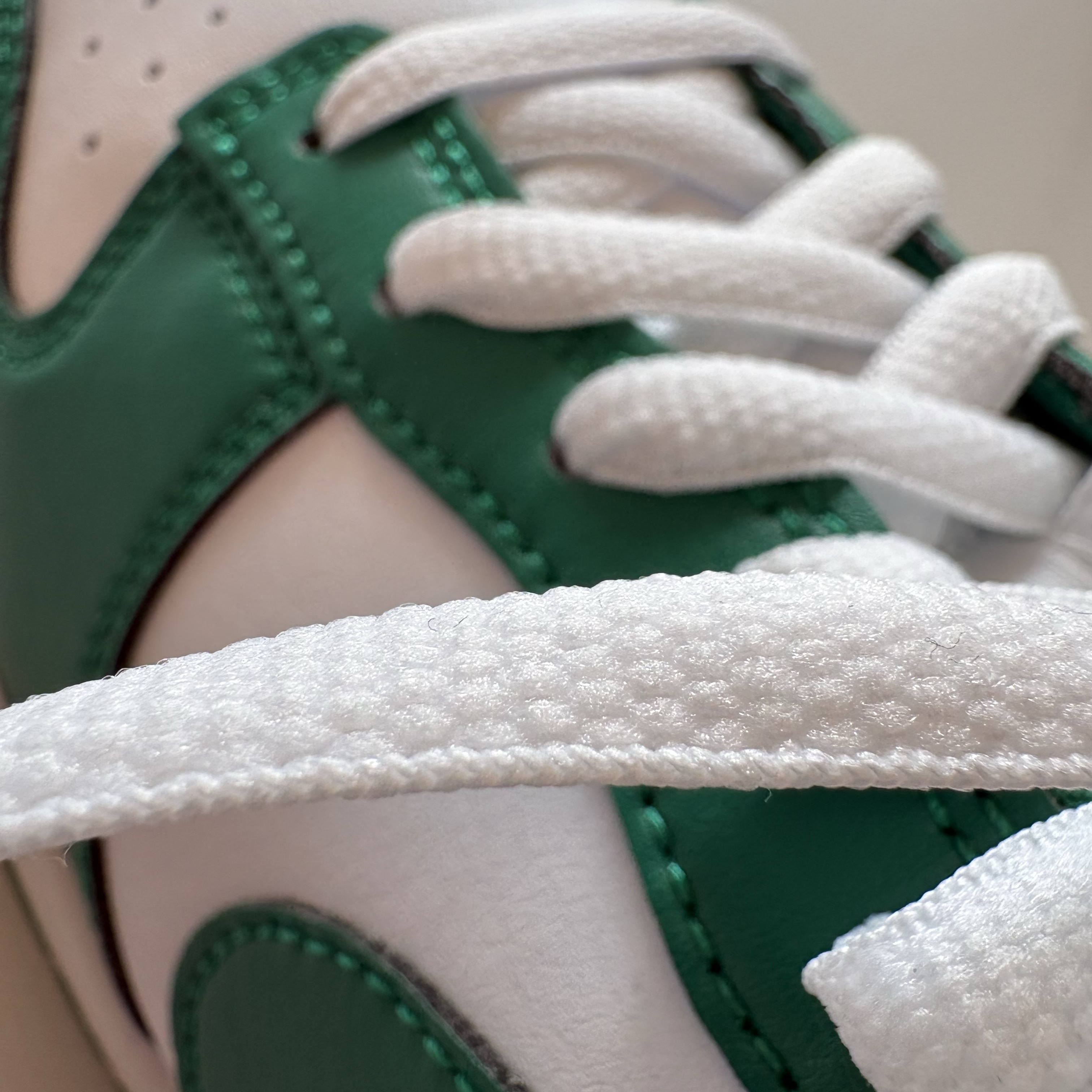 Nike Dunk Low Retro White Malachite 착용 스타일 - 2
