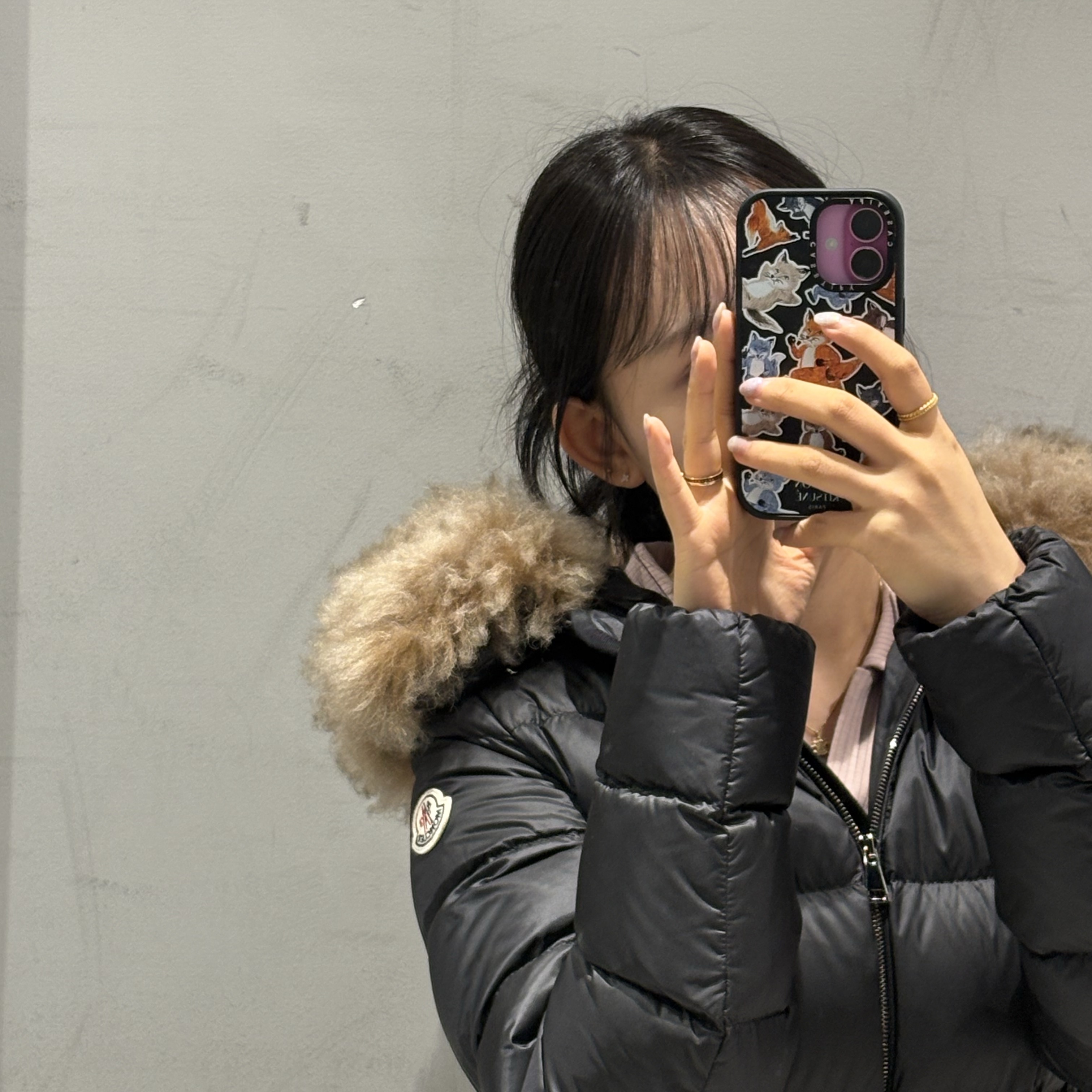 (W) Moncler Boed Short Down Jacket Black - 23FW, (W) Celine Triomphe Rhinestone Necklace in Brass with Gold Finish and Crystals Gold 착용 스타일