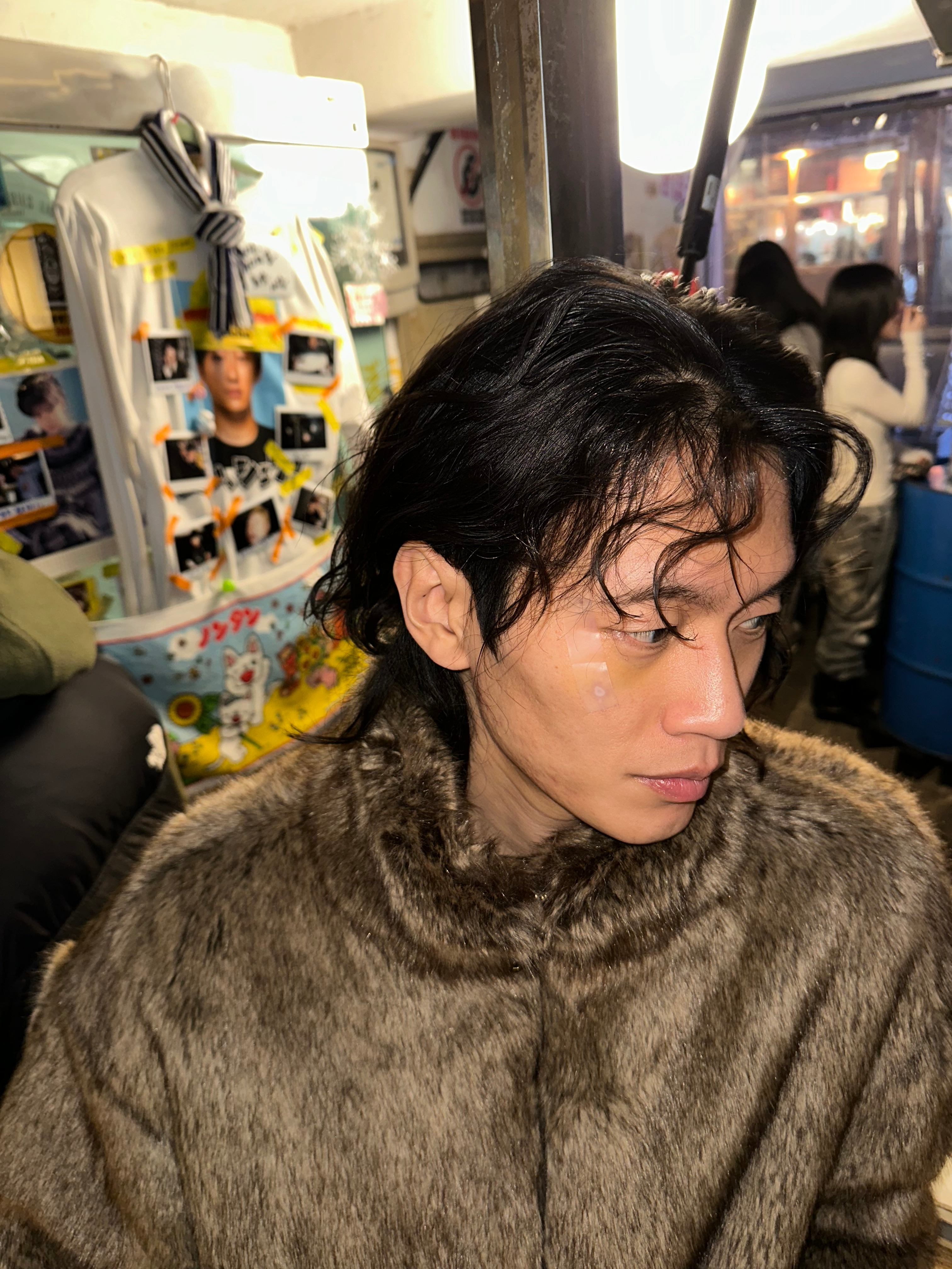 Palace Faux Fur Jacket Brown - 22SS, Maison Margiela Numerical Slim Silver Ring Silver 착용 스타일 - 1