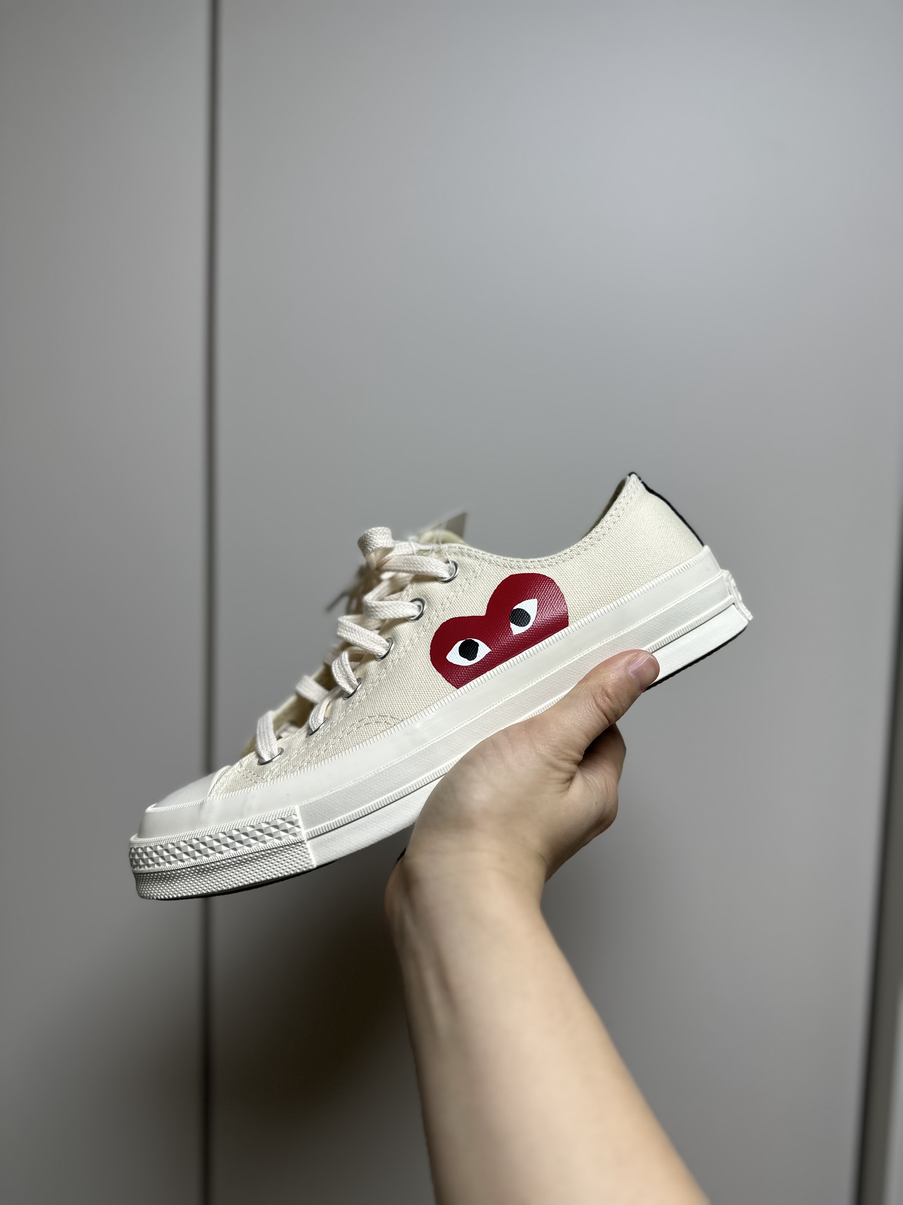 Converse x Play Comme des Garcons Chuck 70 Ox White 착용 스타일