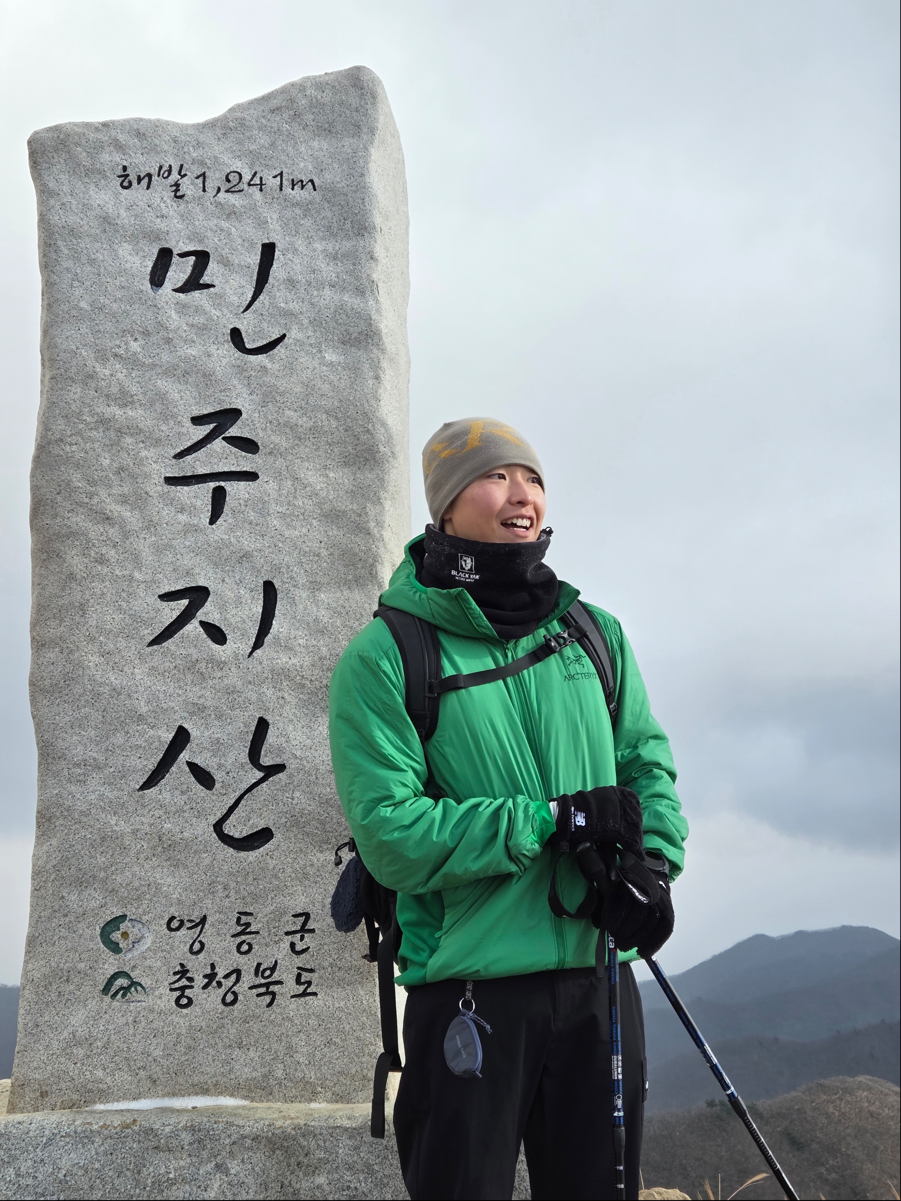 Arc'teryx Atom LT Hoody Jungle, Montbell Coin Purse Grey - 25FW 착용 스타일 - 1