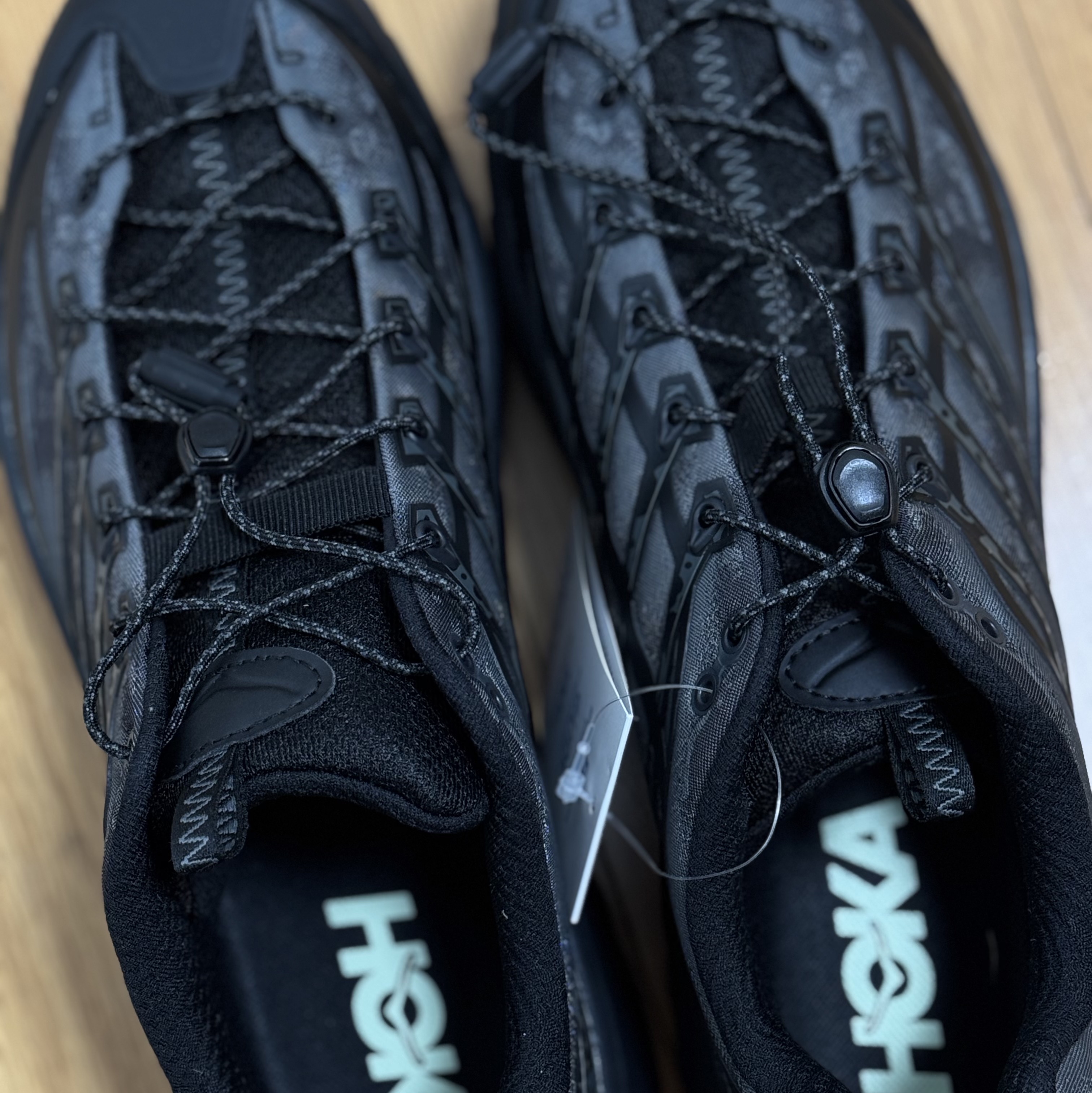 Hoka Mafate Three2 Tech Stealth Black 착용 스타일 - 1