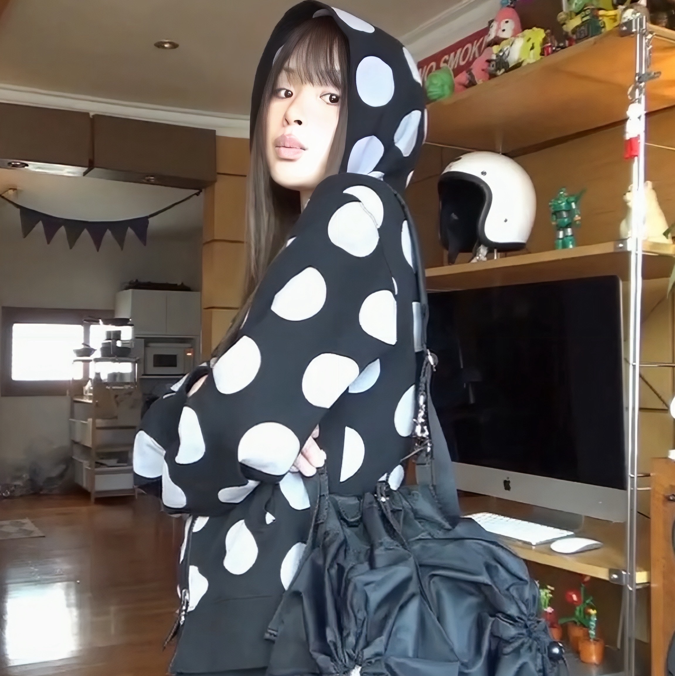 [KREAM 단독] Mouth Breeder Medium Bag Black - 26SS 착용 스타일