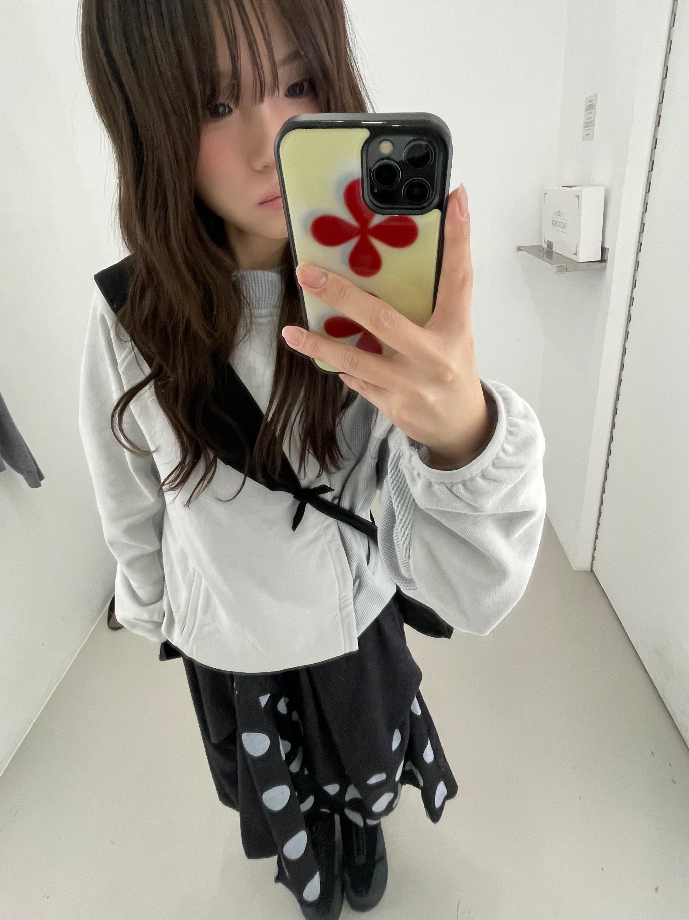 (W) Nike Air Max SNDR Gore-Tex Black and Dark Smoke Grey 착용 스타일