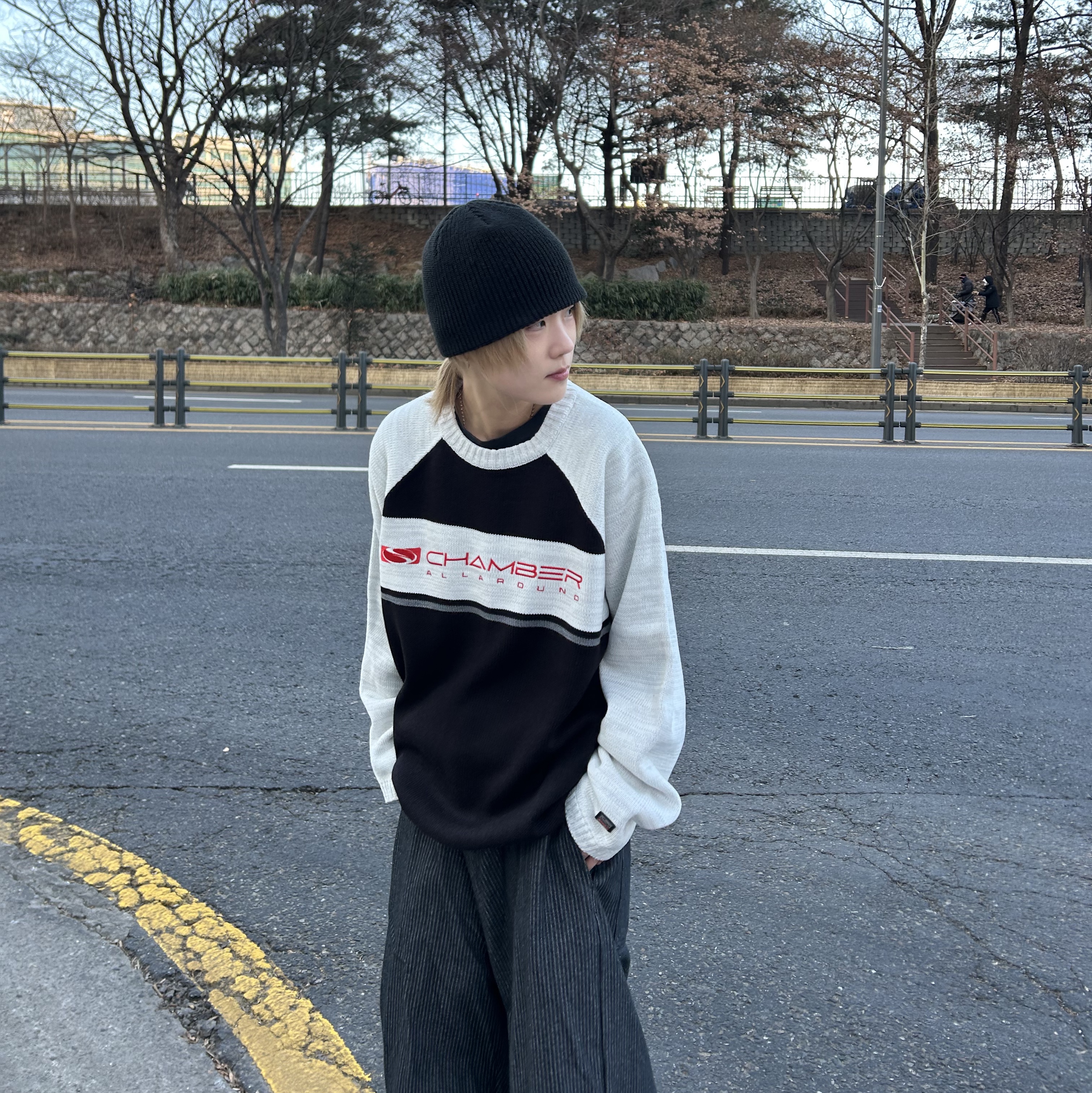 SPORT CHAMBER x Coca-Cola Sweater Black 착용 스타일 - 1