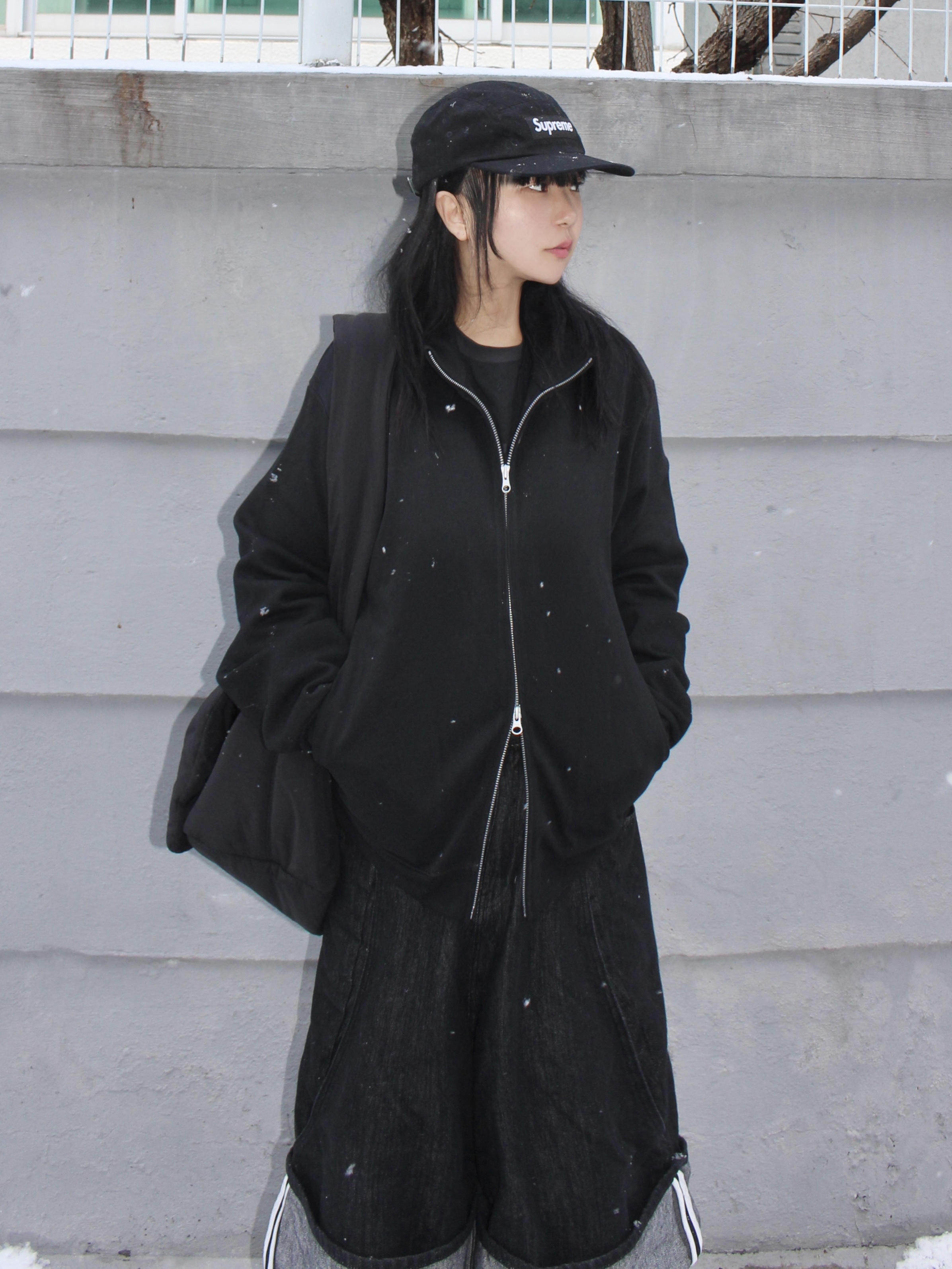 Supreme Washed Chino Twill Camp Cap Black, (W) UGG Classic Ultra Mini Platform Boots Black 착용 스타일 - 2