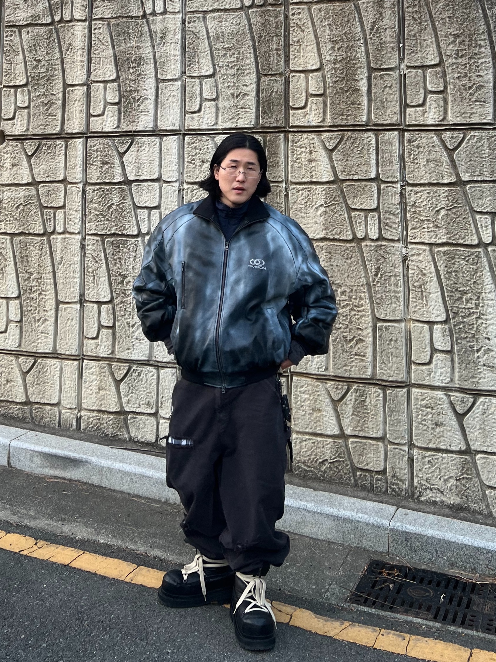 Civision by CSC Artificial Leather Bomber Jacket Black, Our Legacy Ladon Brass Keychain Matte Nickel 착용 스타일 - 3