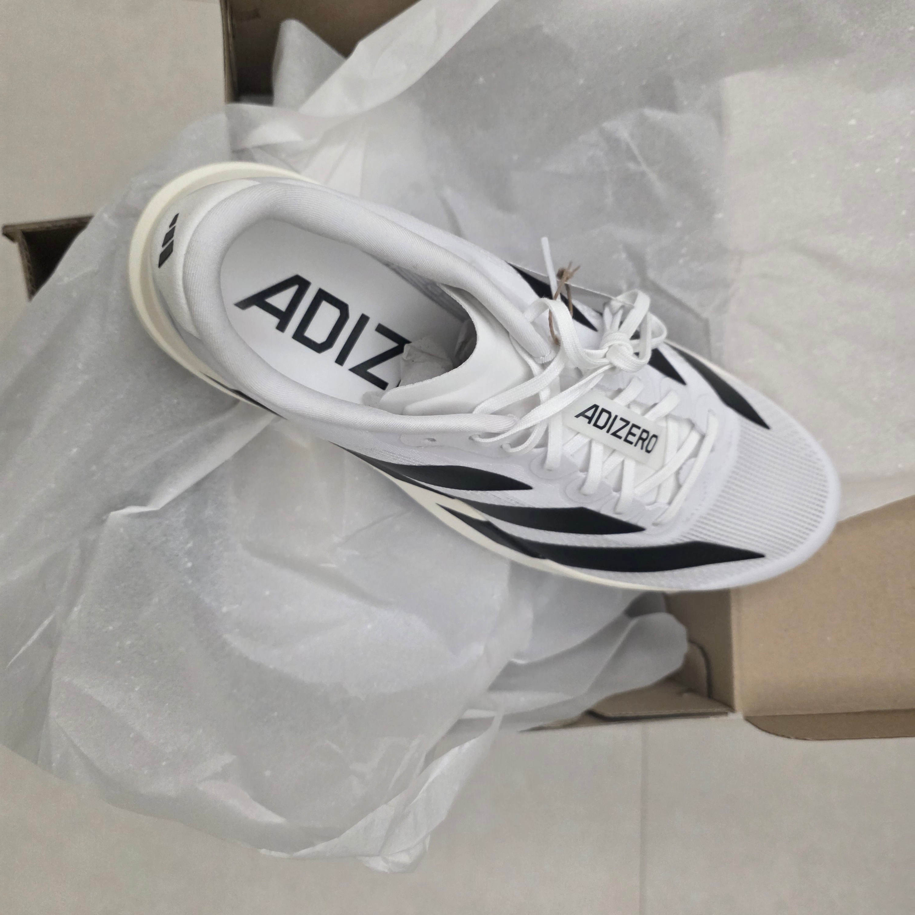 Adidas Adizero EVO SL Cloud White Core Black 착용 스타일