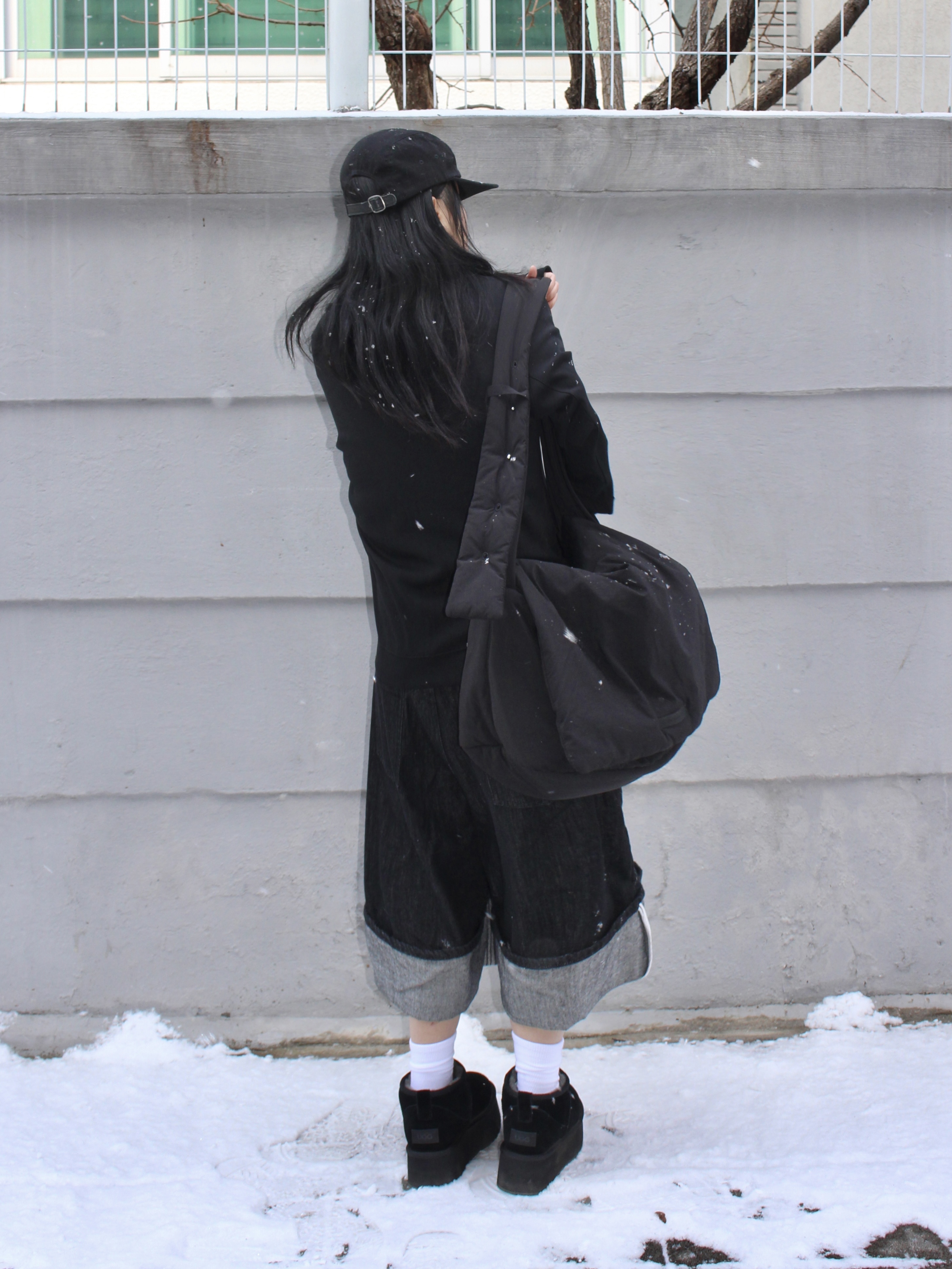 Supreme Washed Chino Twill Camp Cap Black, (W) UGG Classic Ultra Mini Platform Boots Black 착용 스타일 - 4