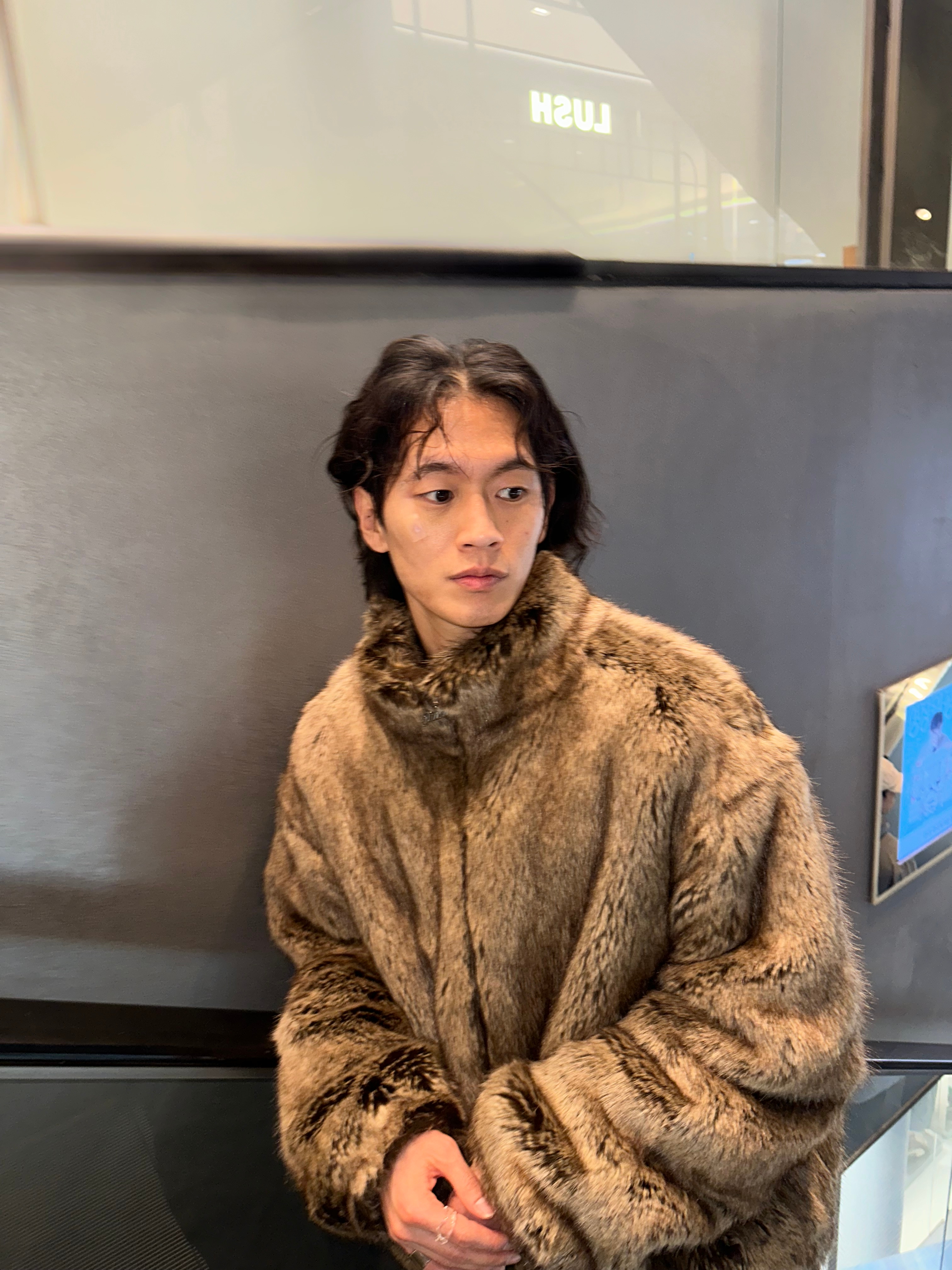 Palace Faux Fur Jacket Brown - 22SS, Maison Margiela Numerical Slim Silver Ring Silver 착용 스타일 - 2