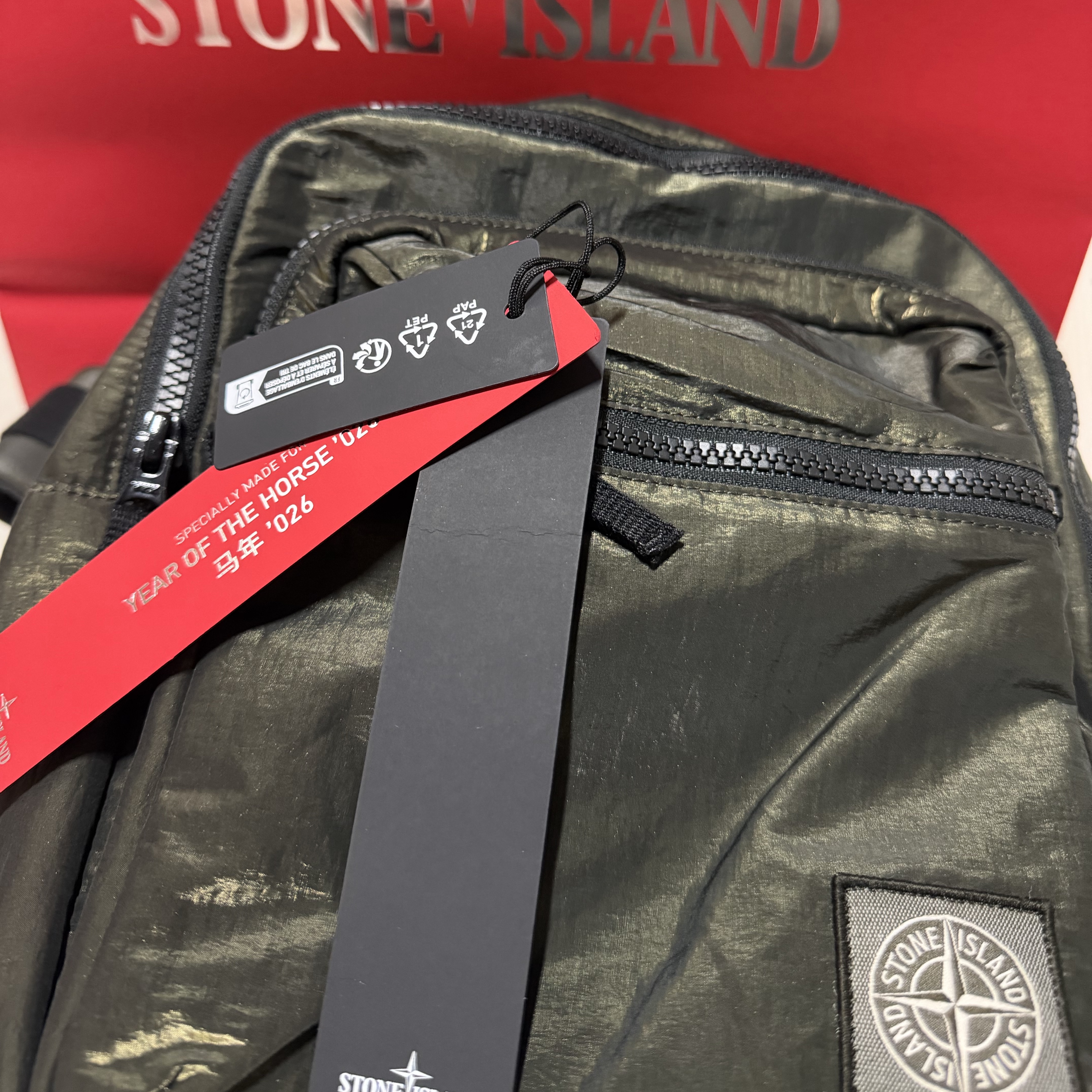 Stone Island 9200002 Nylon Metal Colour Weft Sling Bag Year of The Horse '026 Dark Brown - 26SS 착용 스타일 - 1