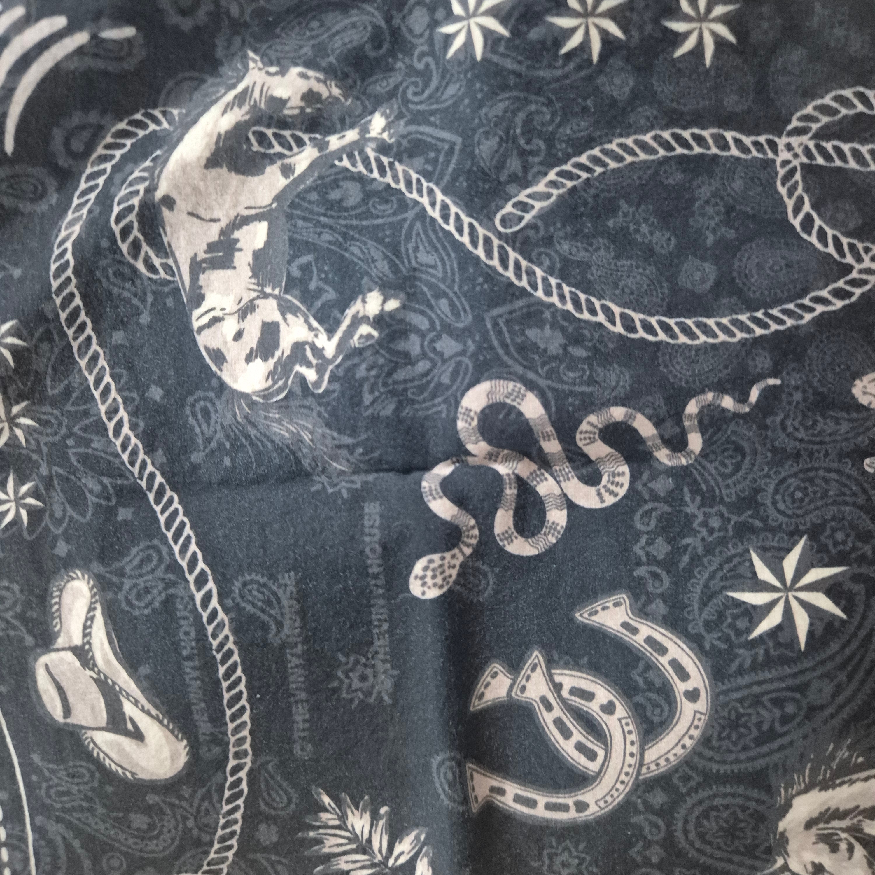 Thevinylhouse Tvh Western Pattern Bandana Navy 착용 스타일