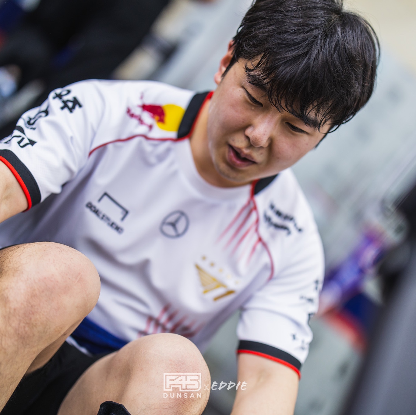 T1 2024 Uniform World Champions Jersey White (Marking Ver.) 착용 스타일