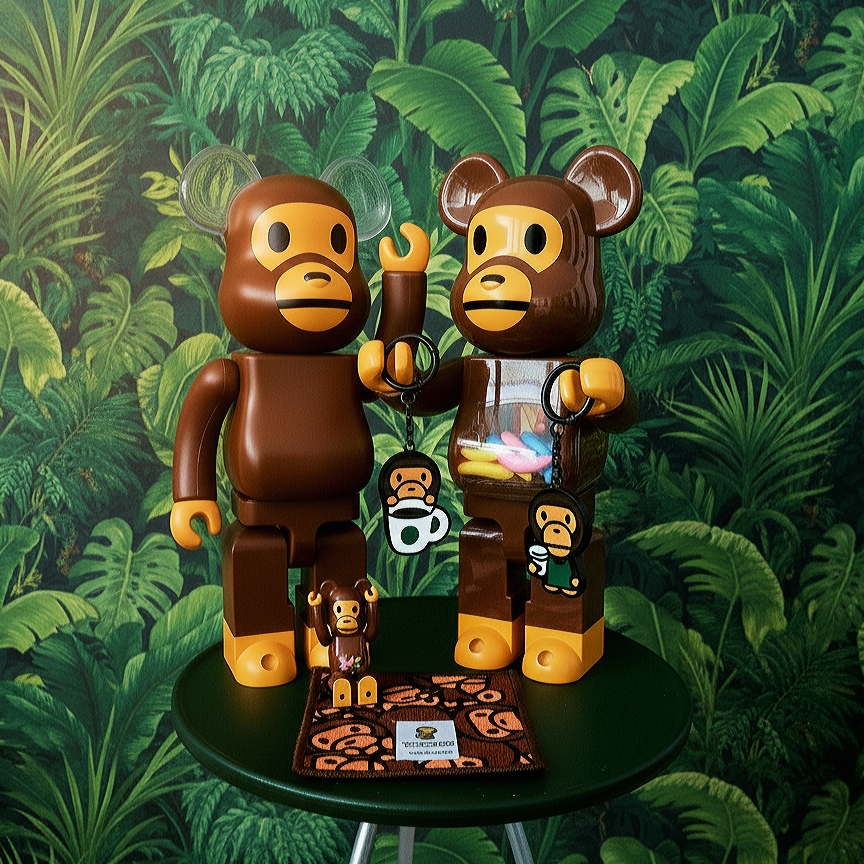 Bearbrick x BAPE Baby Milo Ear Clear Ver. 400%, Bearbrick x BAPE Baby Milo and Banana 100% & 400% Set 착용 스타일 - 1