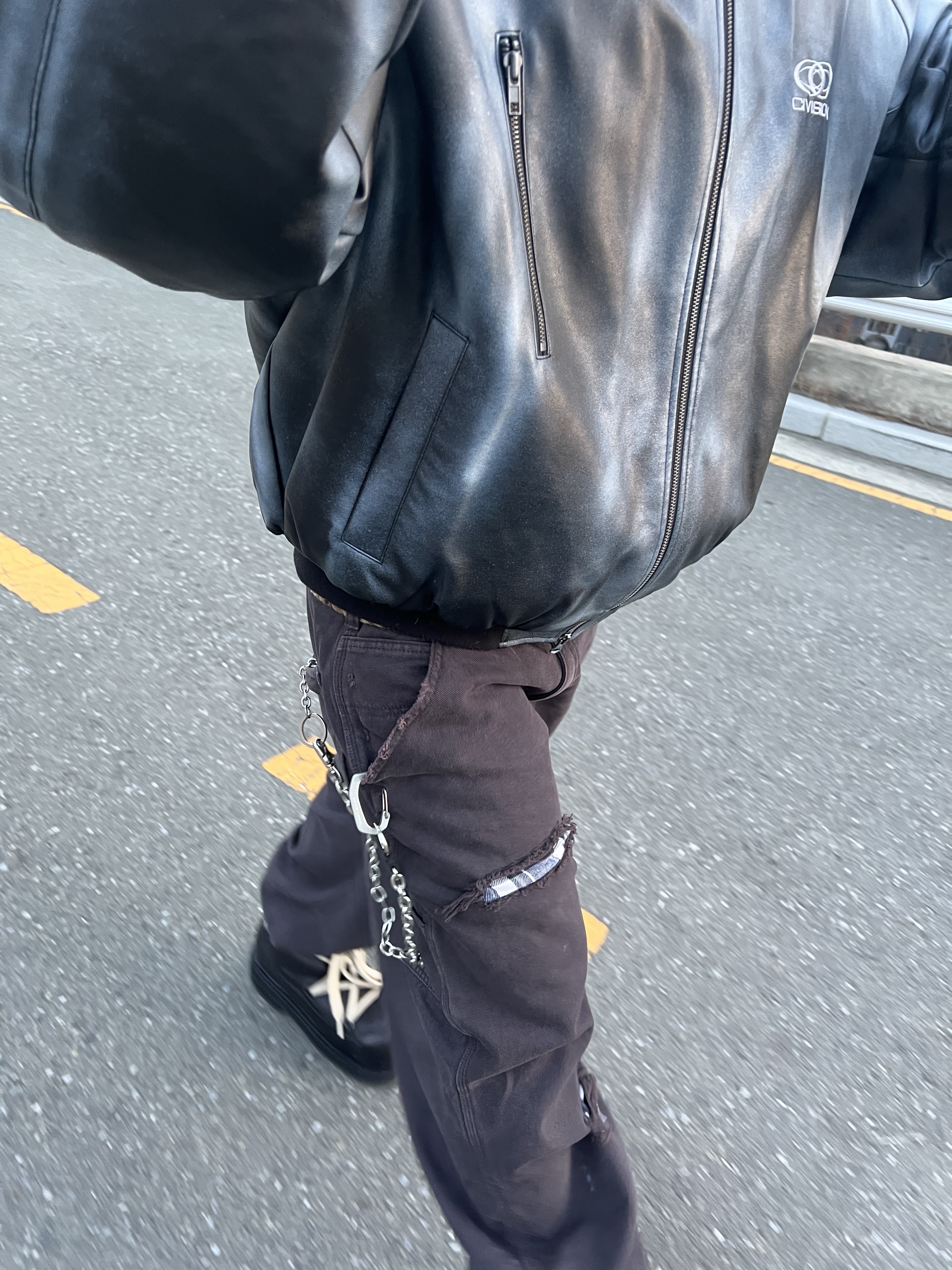 Civision by CSC Artificial Leather Bomber Jacket Black, Our Legacy Ladon Brass Keychain Matte Nickel 착용 스타일 - 1