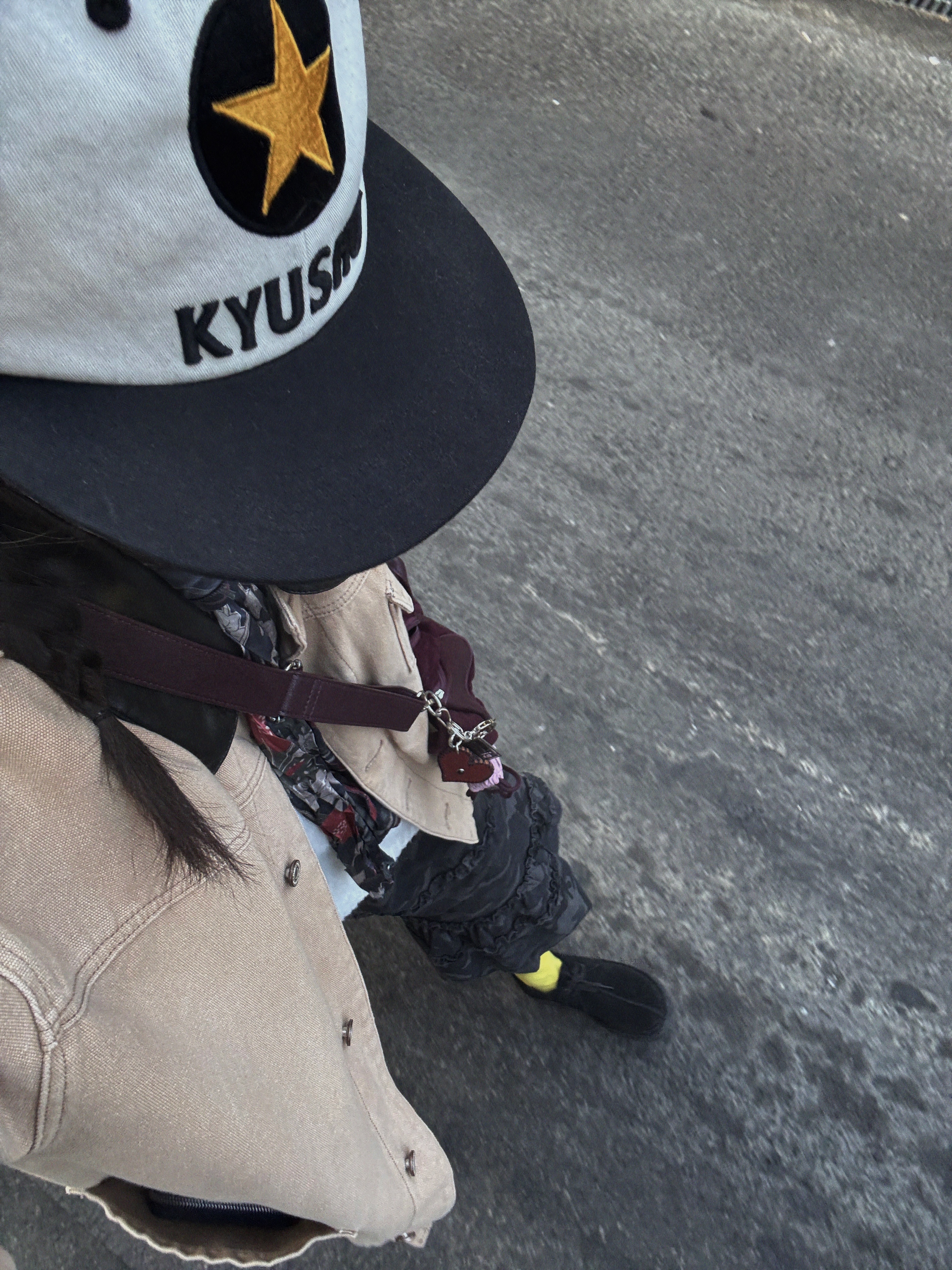 Aoiro KYUSHU Star ビール Cap, Kapital Thumbs Up Bone Hand Zip Mini Wallet Navy 착용 스타일 - 5