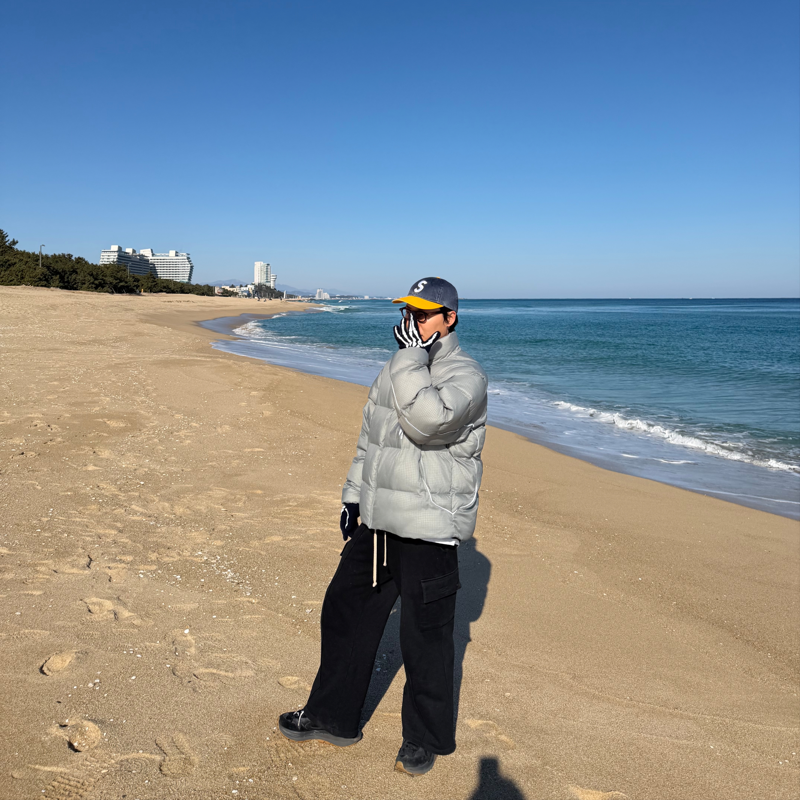 Nike x Sacai VaporWaffle Black and Gum, Palace Ripstop Puffa Grey - 25FW 착용 스타일 - 2