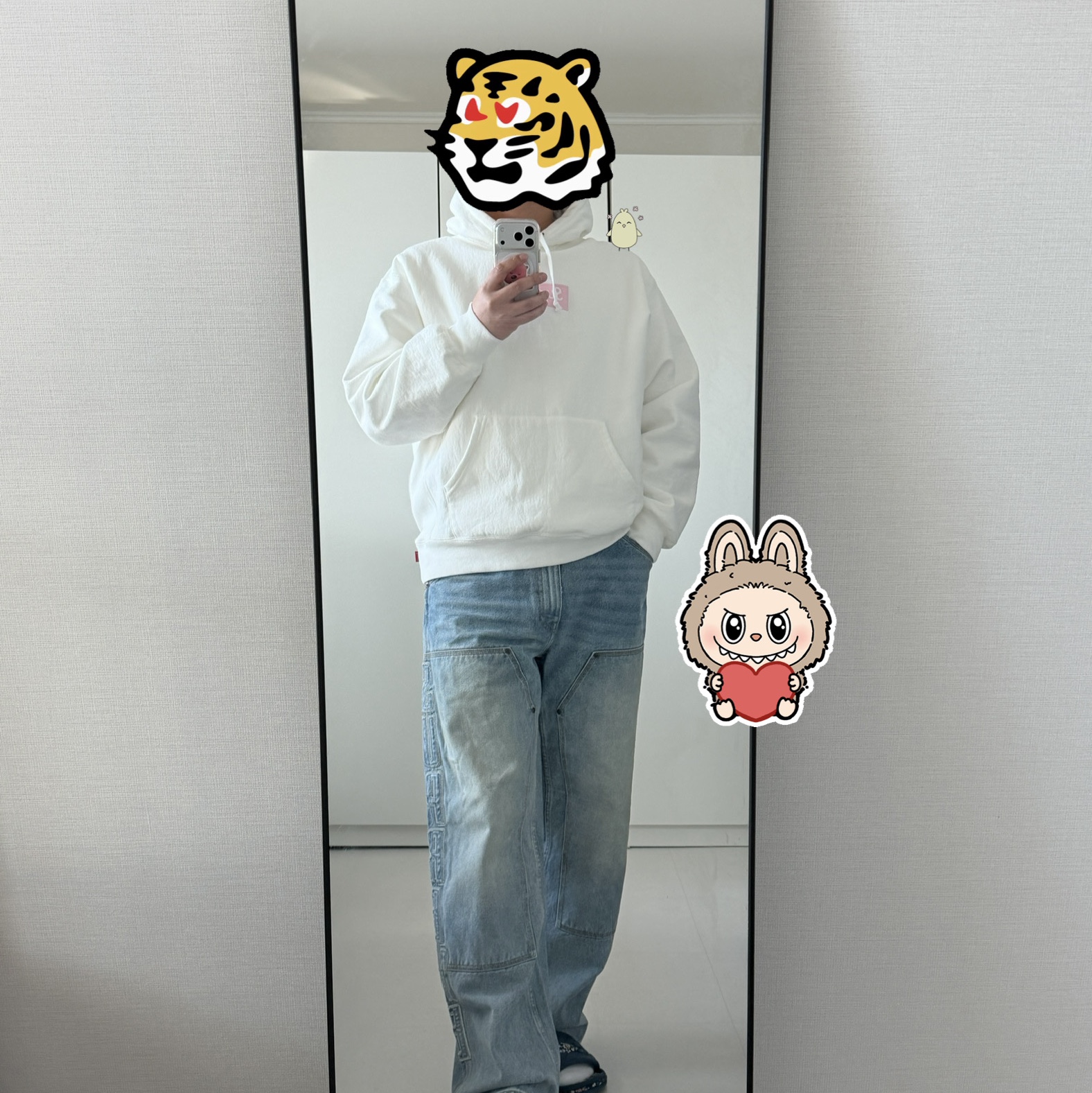 Supreme Box Logo Hooded Sweatshirt White - 25FW, Supreme Reflective Double Knee Pants Denim - 25FW 착용 스타일 - 1