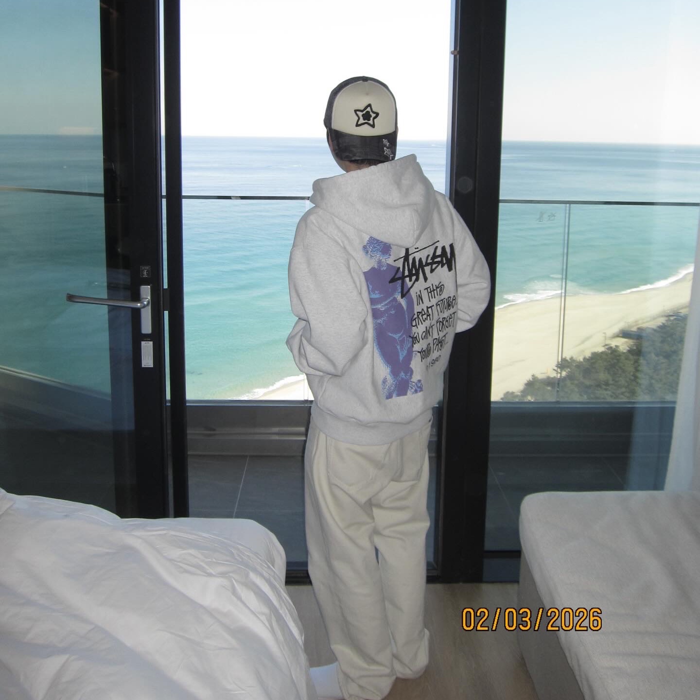 Stussy Great Future Zip Hoodie Ash Heather, Supreme Chino Pants Natural - 22SS 착용 스타일 - 1