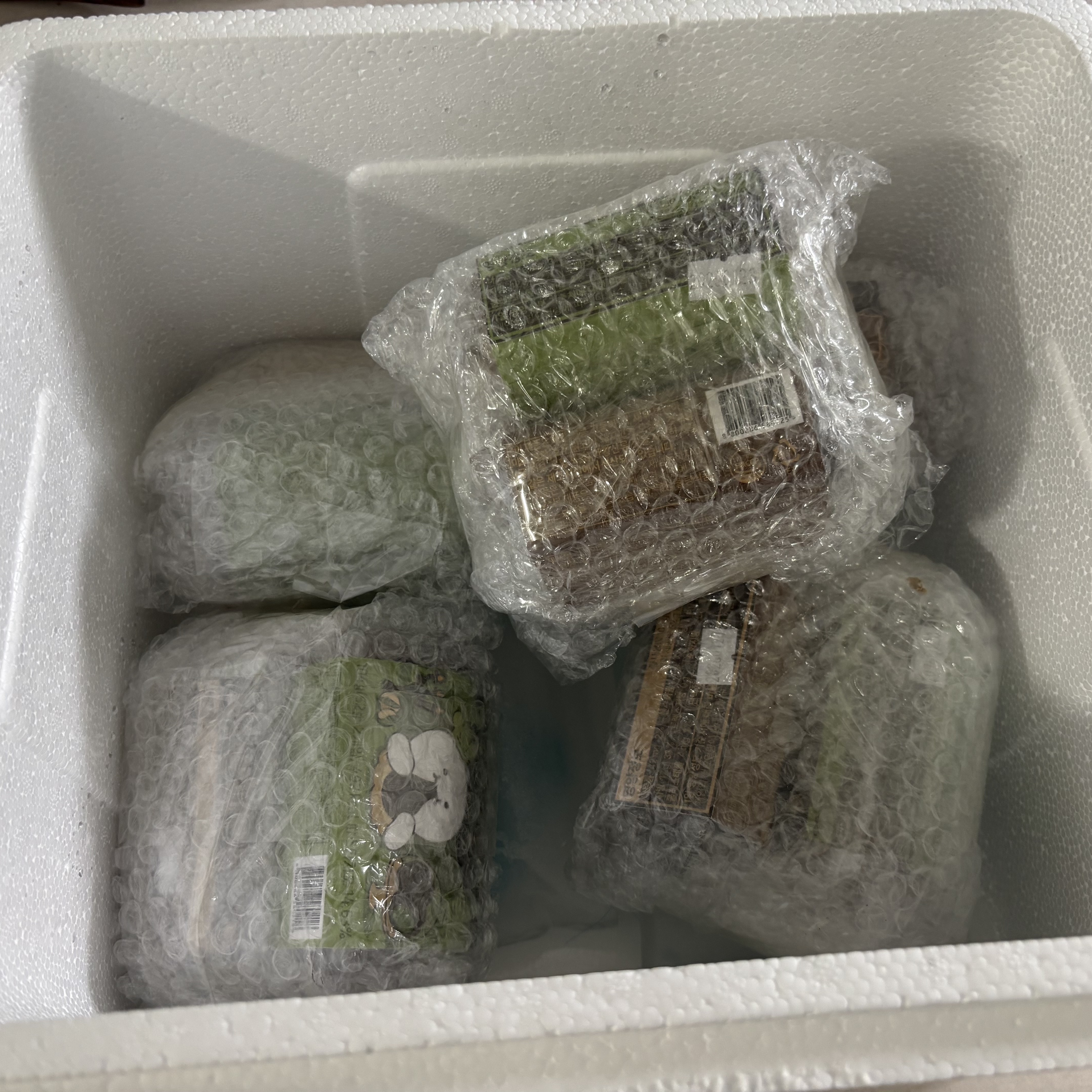 [KREAM 단독] tongtonge Dubai Style Chewy Cookies Pistachio Set 착용 스타일 - 2