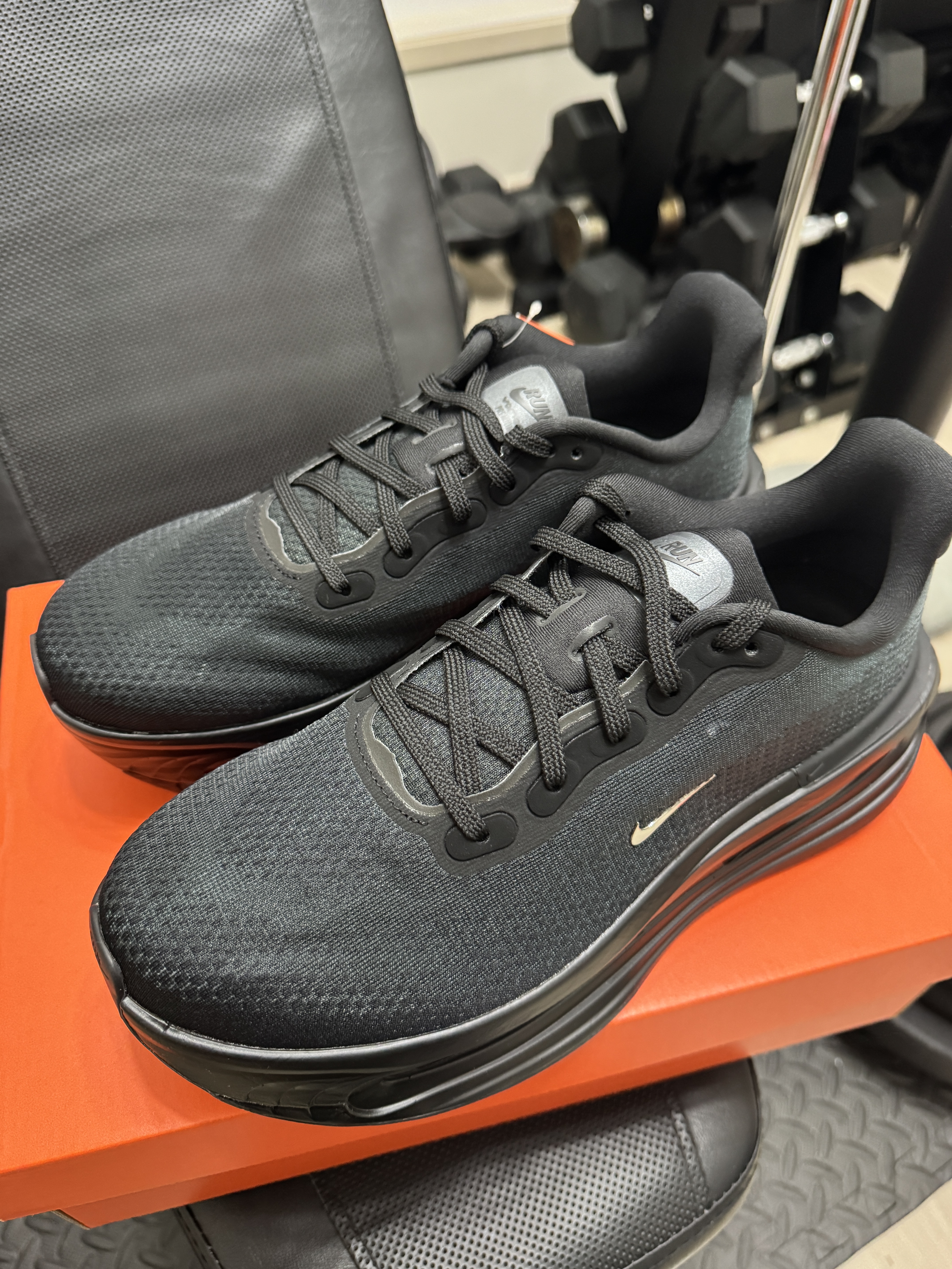 Nike Vomero Black White 착용 스타일 - 2