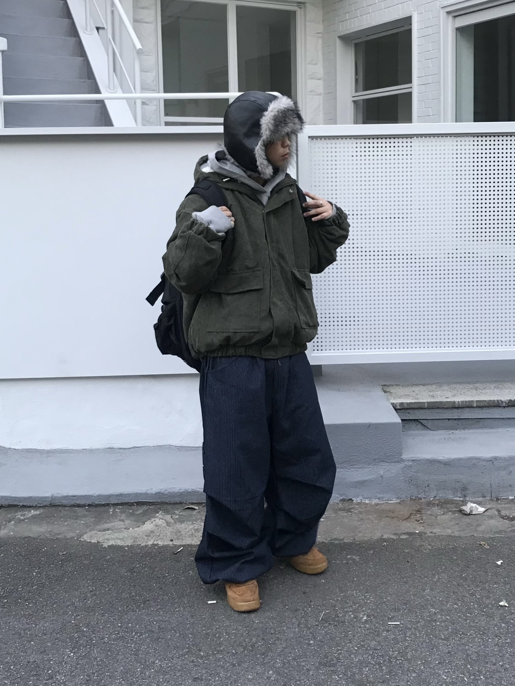 Oakley Icon RC Backpack Blackout, Nike Air Force 1 '07 WB Flax 착용 스타일 - 3