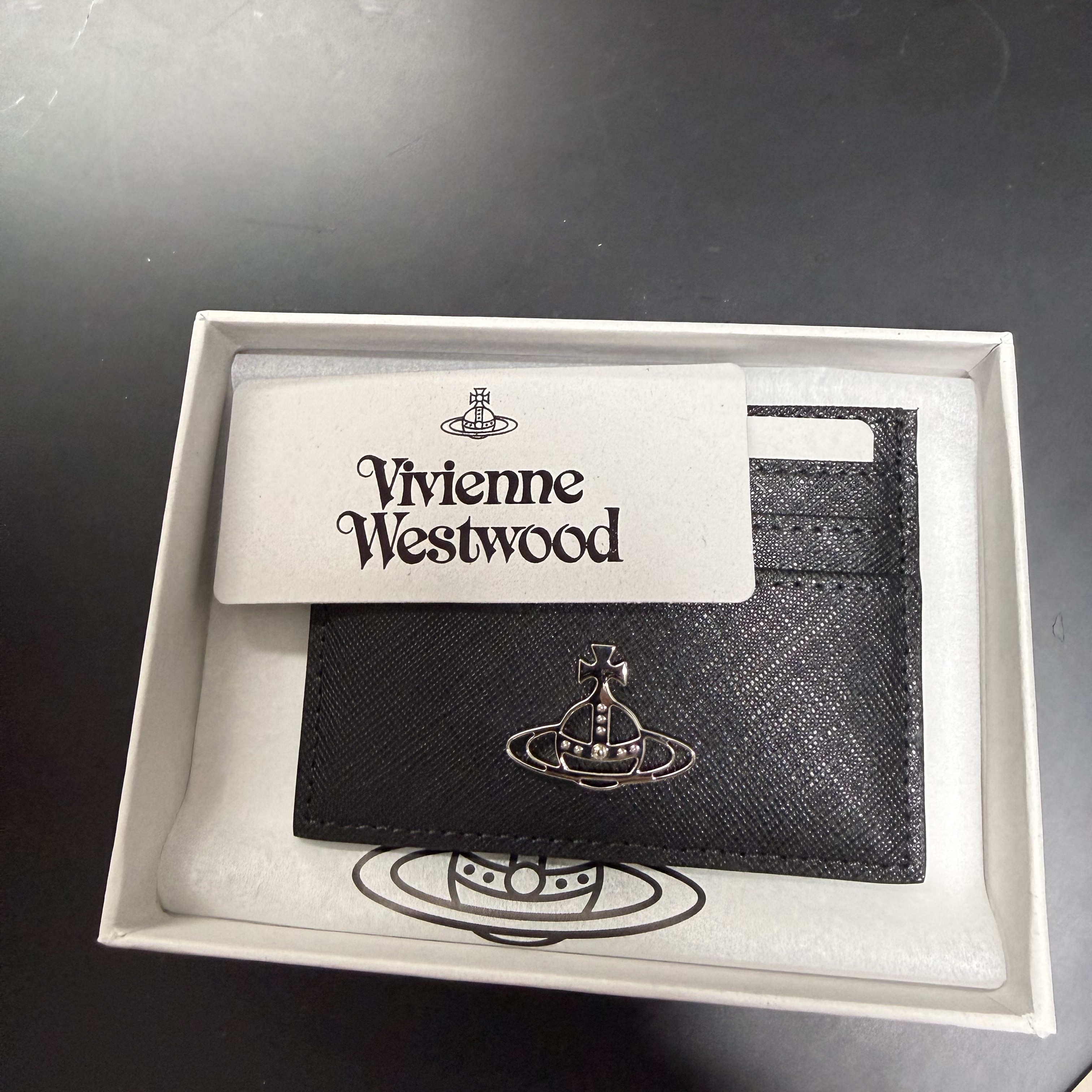 Vivienne Westwood Logo Card Holder Black 착용 스타일