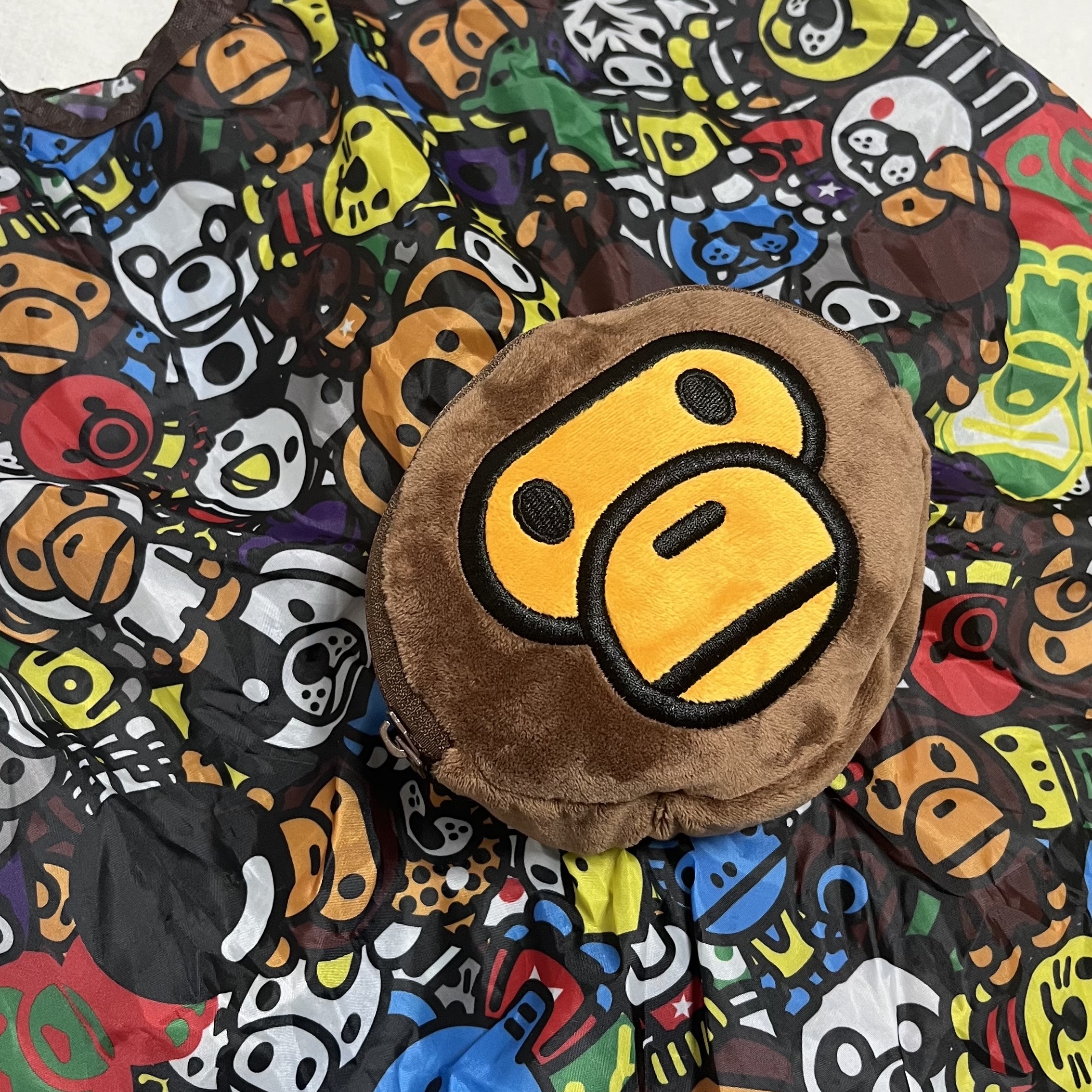 Starbucks x BAPE Baby Milo Foldable Bag 착용 스타일