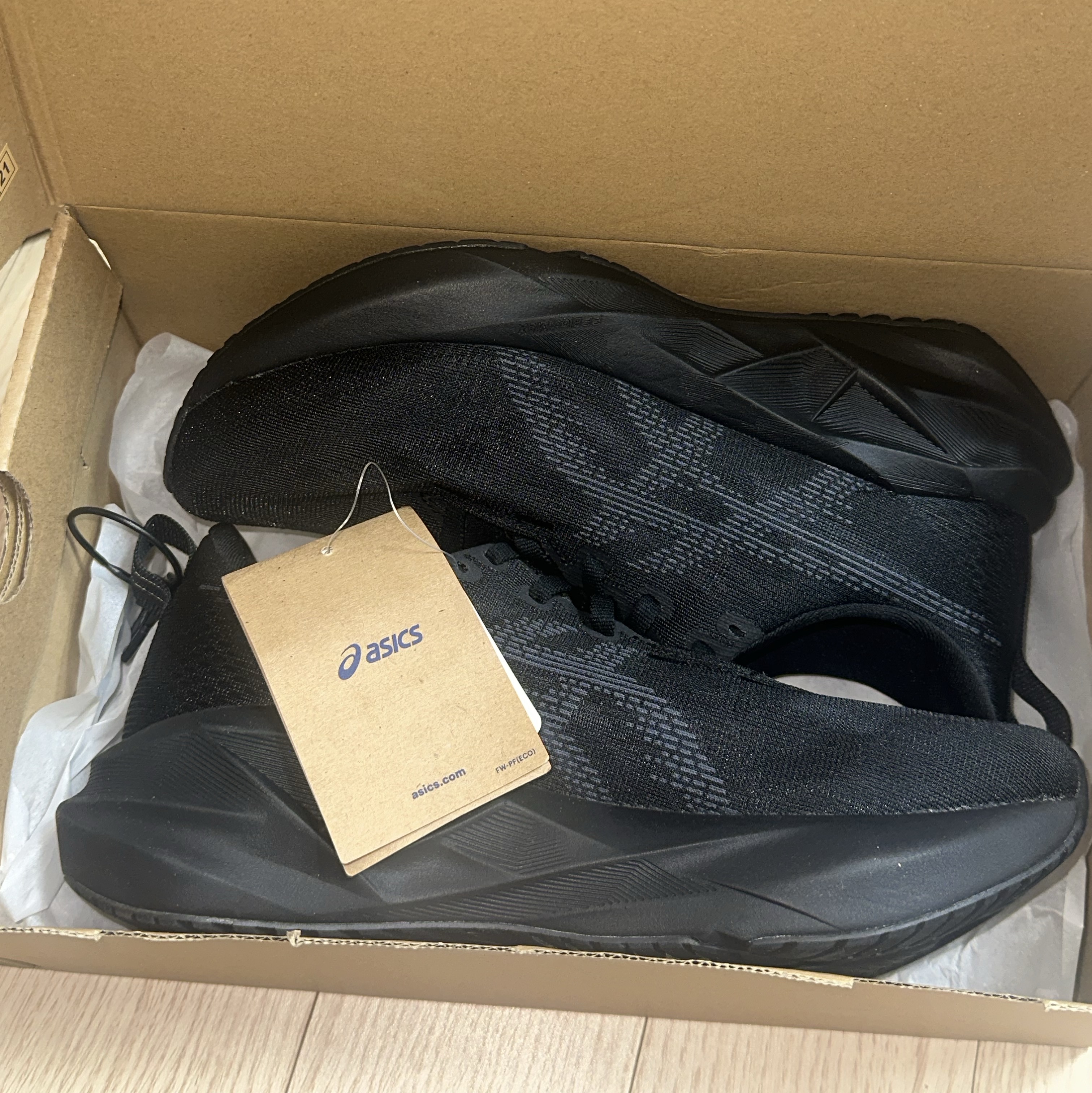 (W) Asics Novablast 5 Black Carrier Grey 착용 스타일
